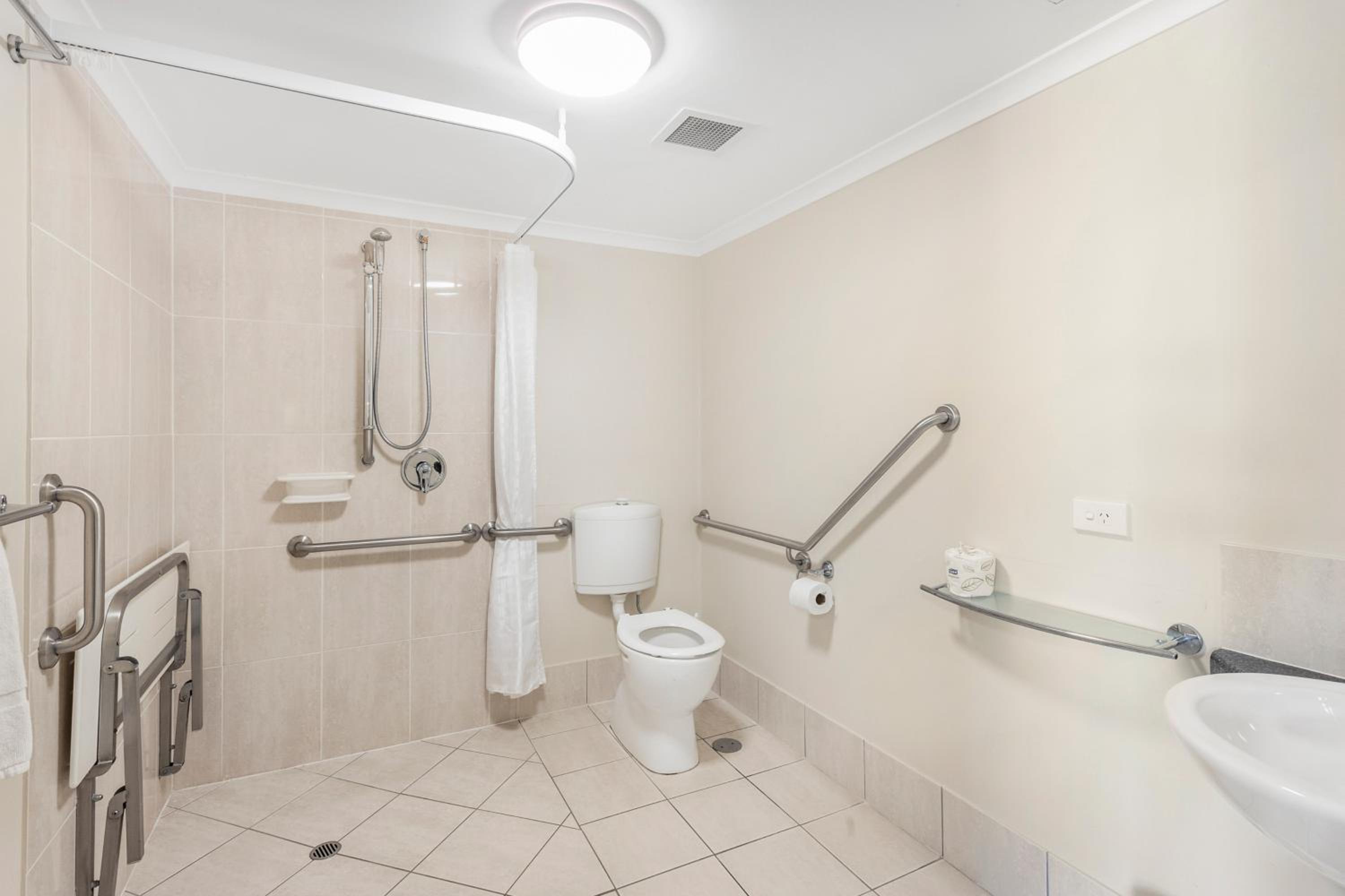 Twin Room - Disability Access photo 3