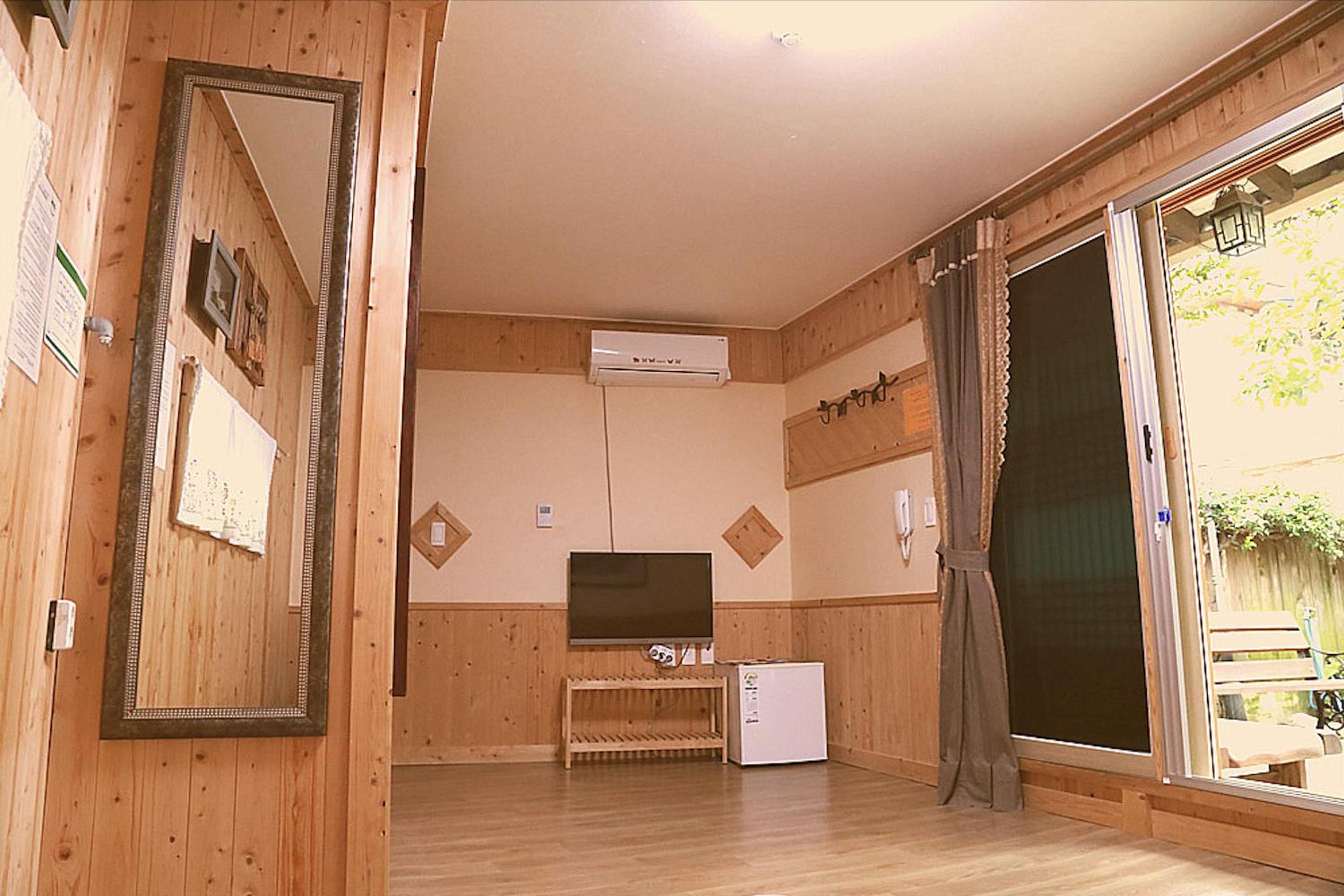 Korean-Style Studio - Photo 1