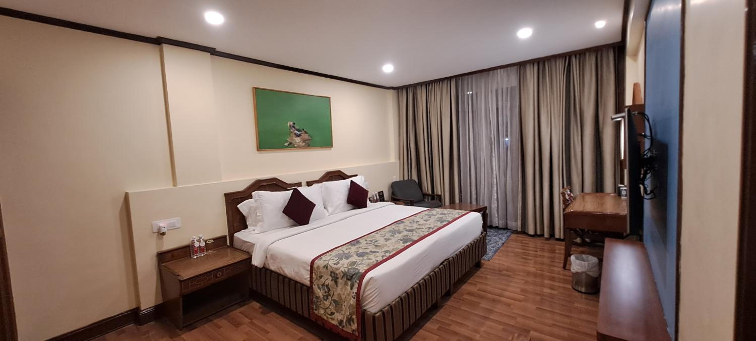 Executive Suite - Photo 3