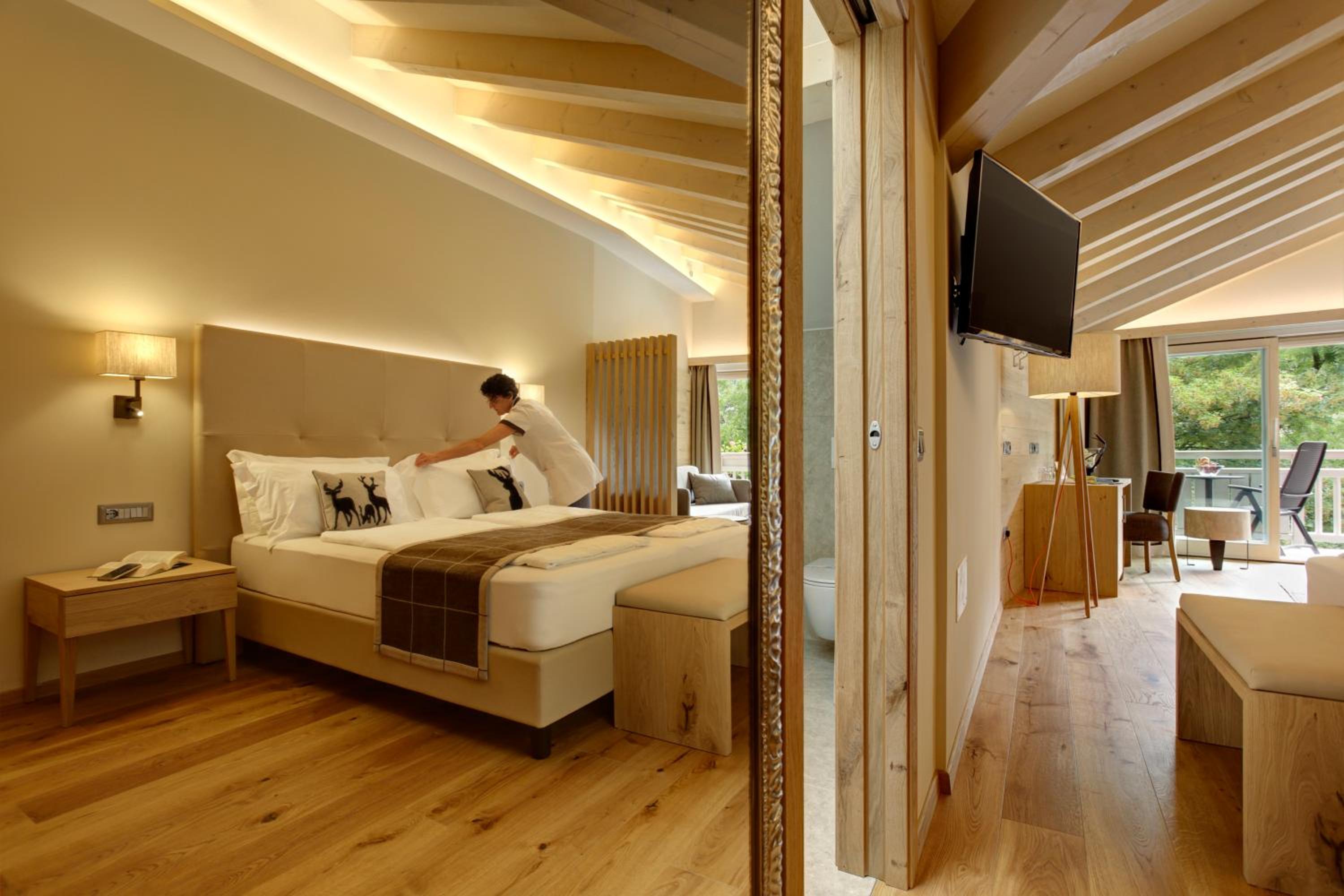 Deluxe Junior Suite - Photo 1