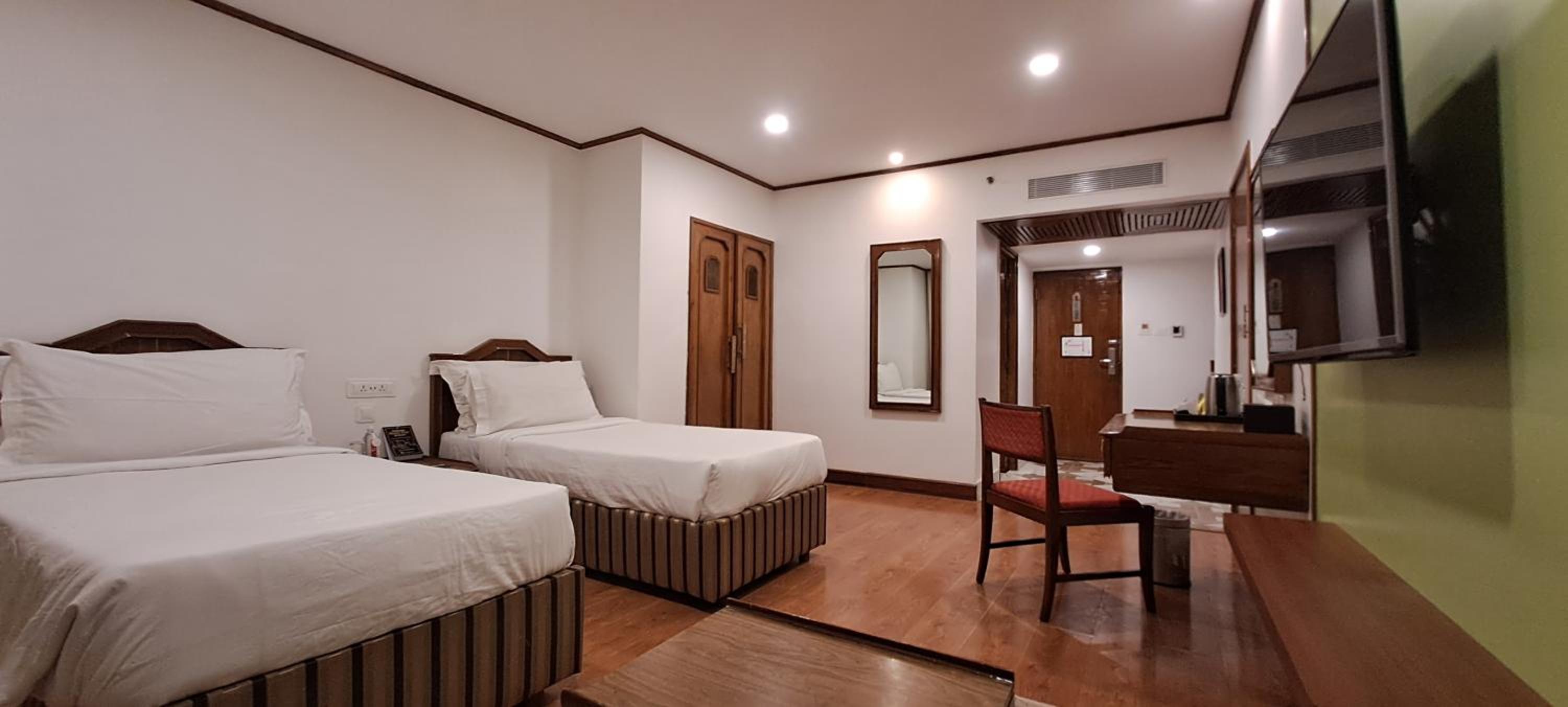 Deluxe Room - Photo 5