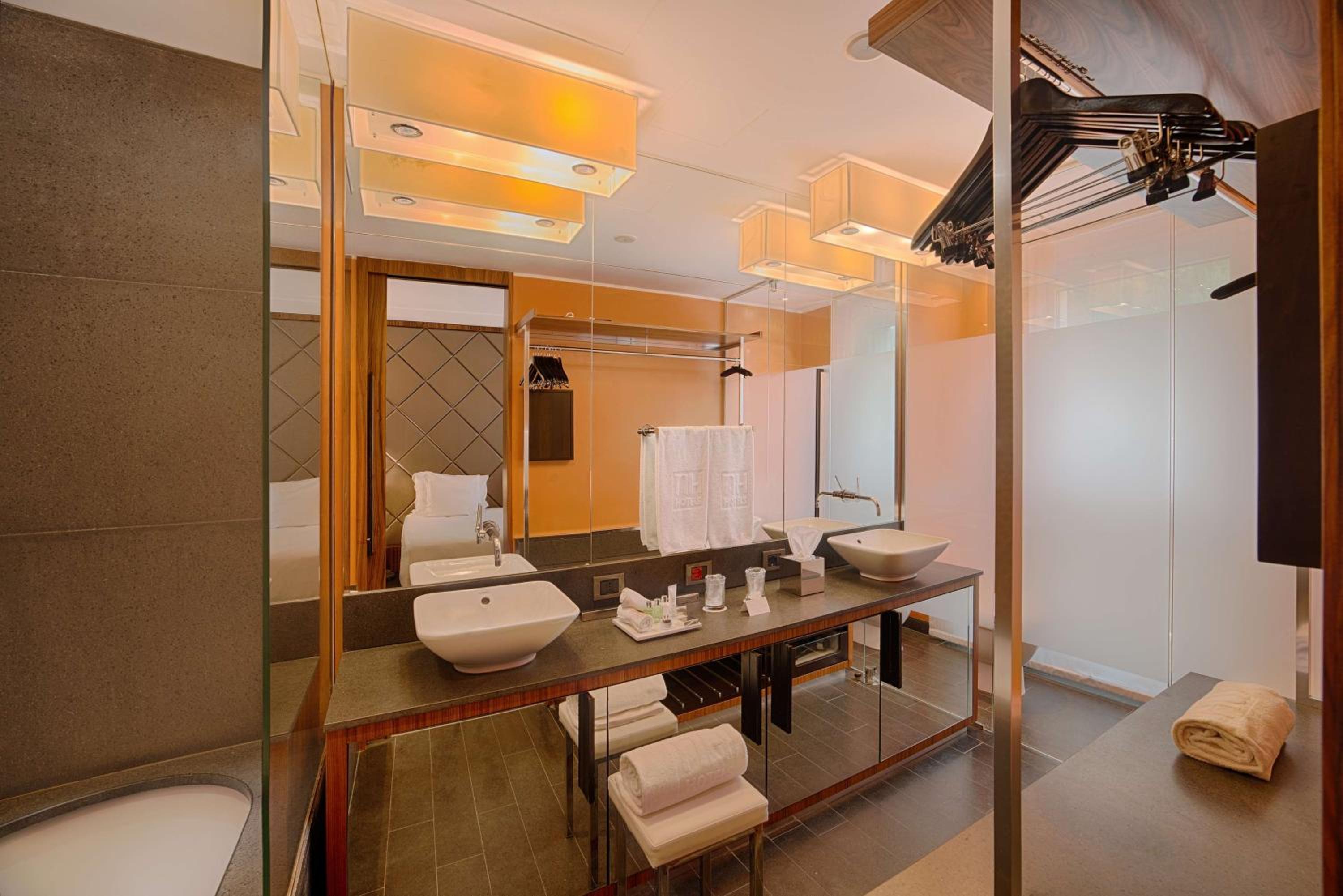 Superior Double Room with One Twin Bed and 2 Adults Occupancy (Non Smoking)