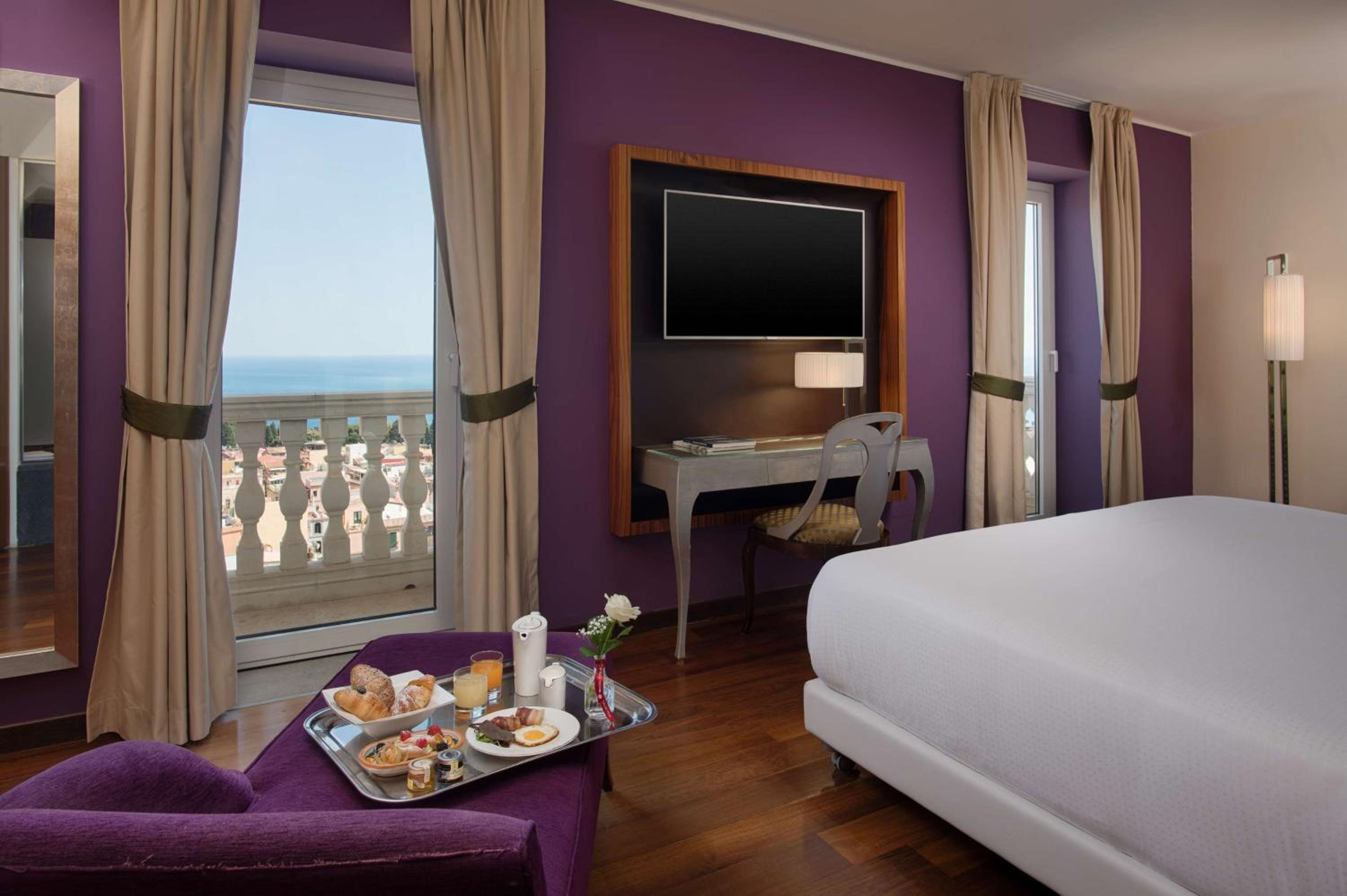 Premium Double Room with View - Photo 2