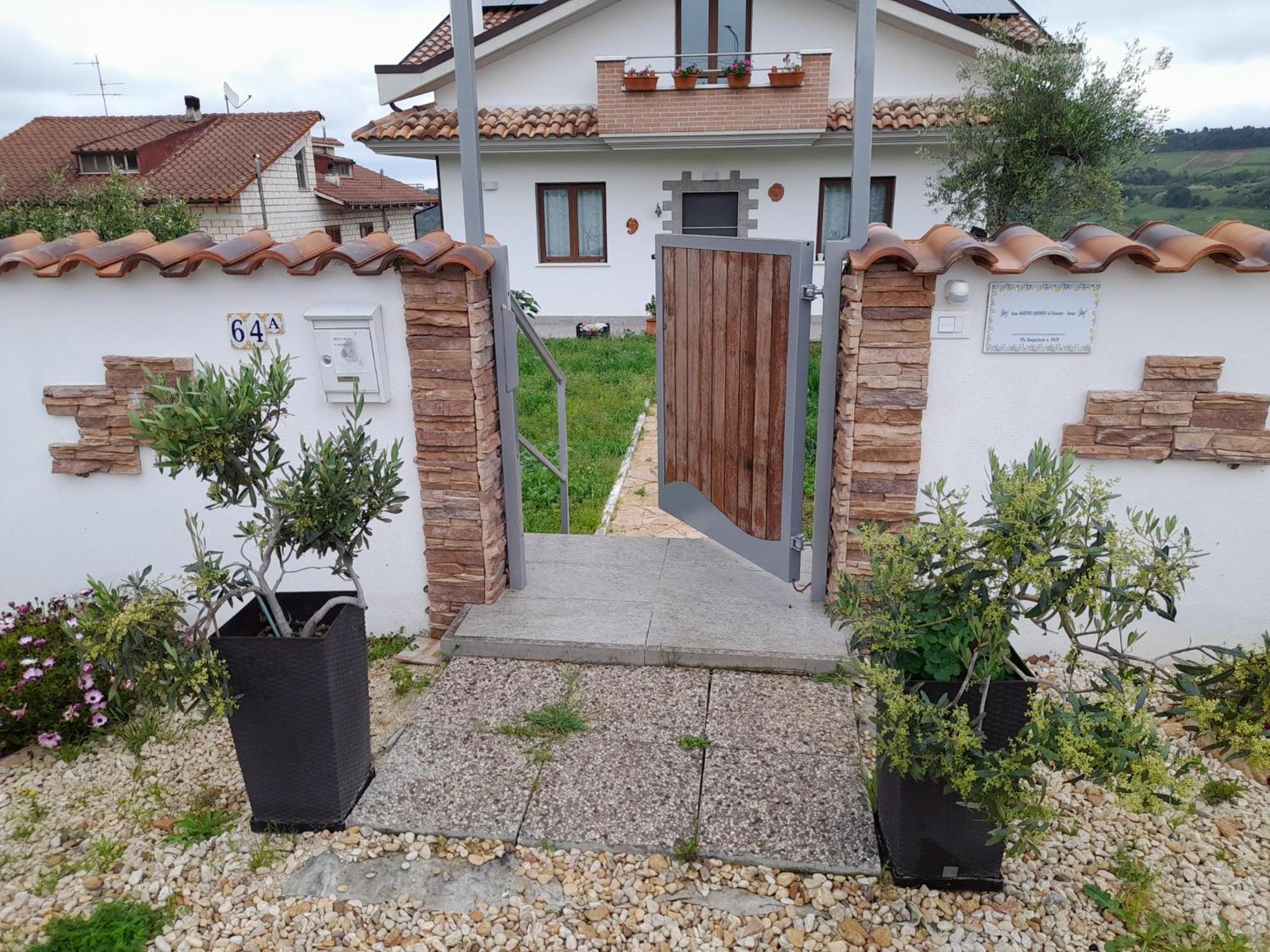 One-Bedroom House photo 1