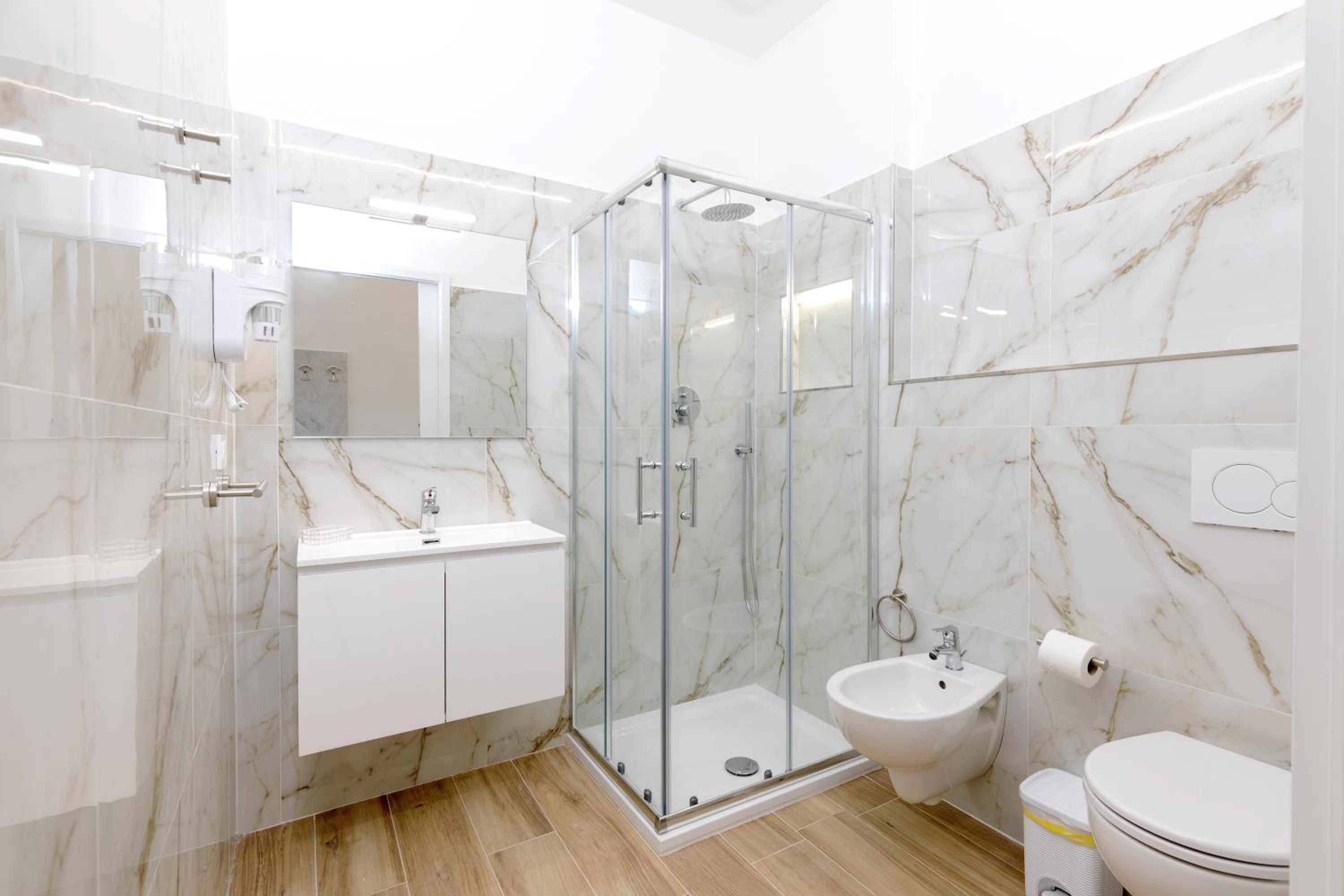 Double Room - Photo 18
