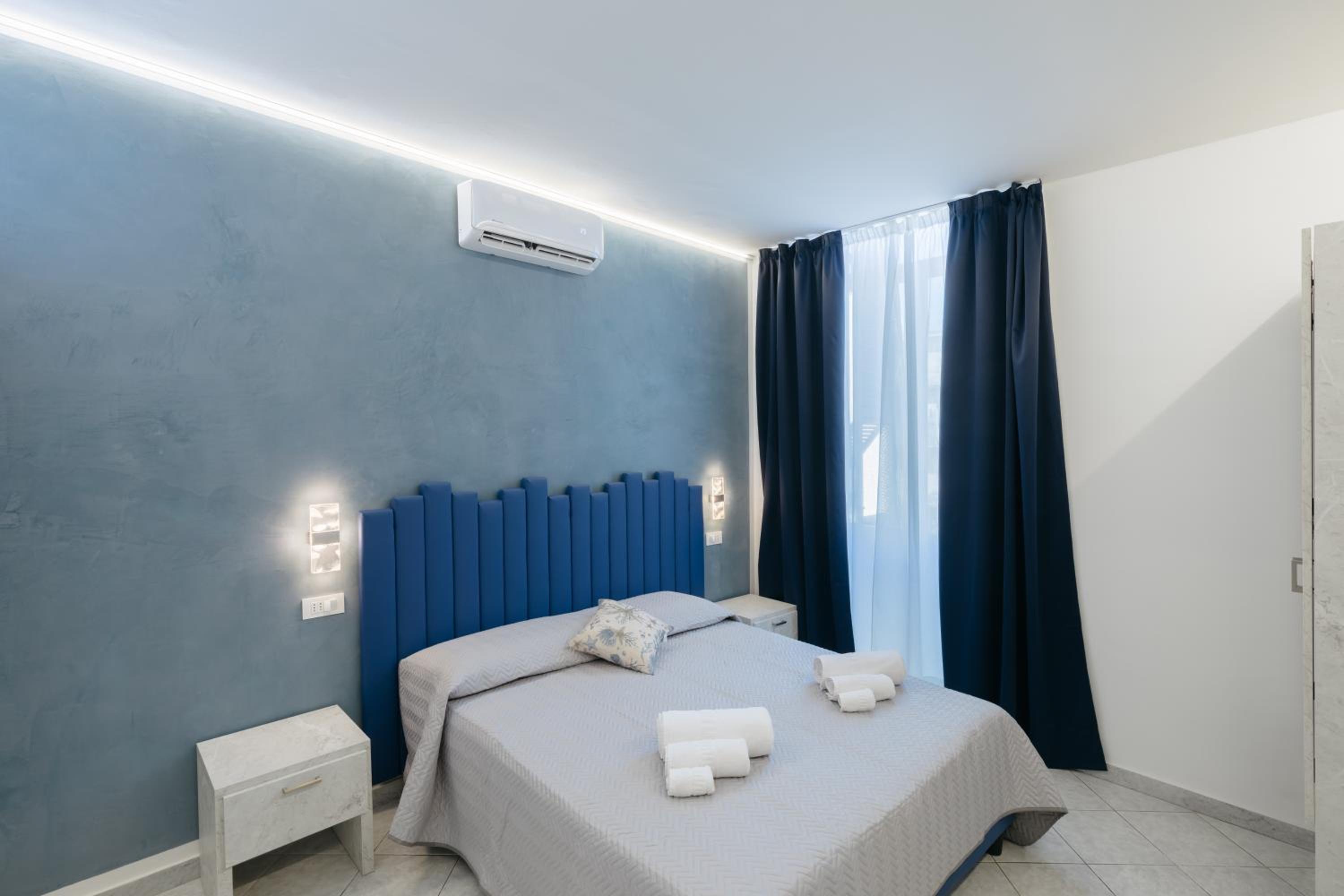 Double Room - Photo 16