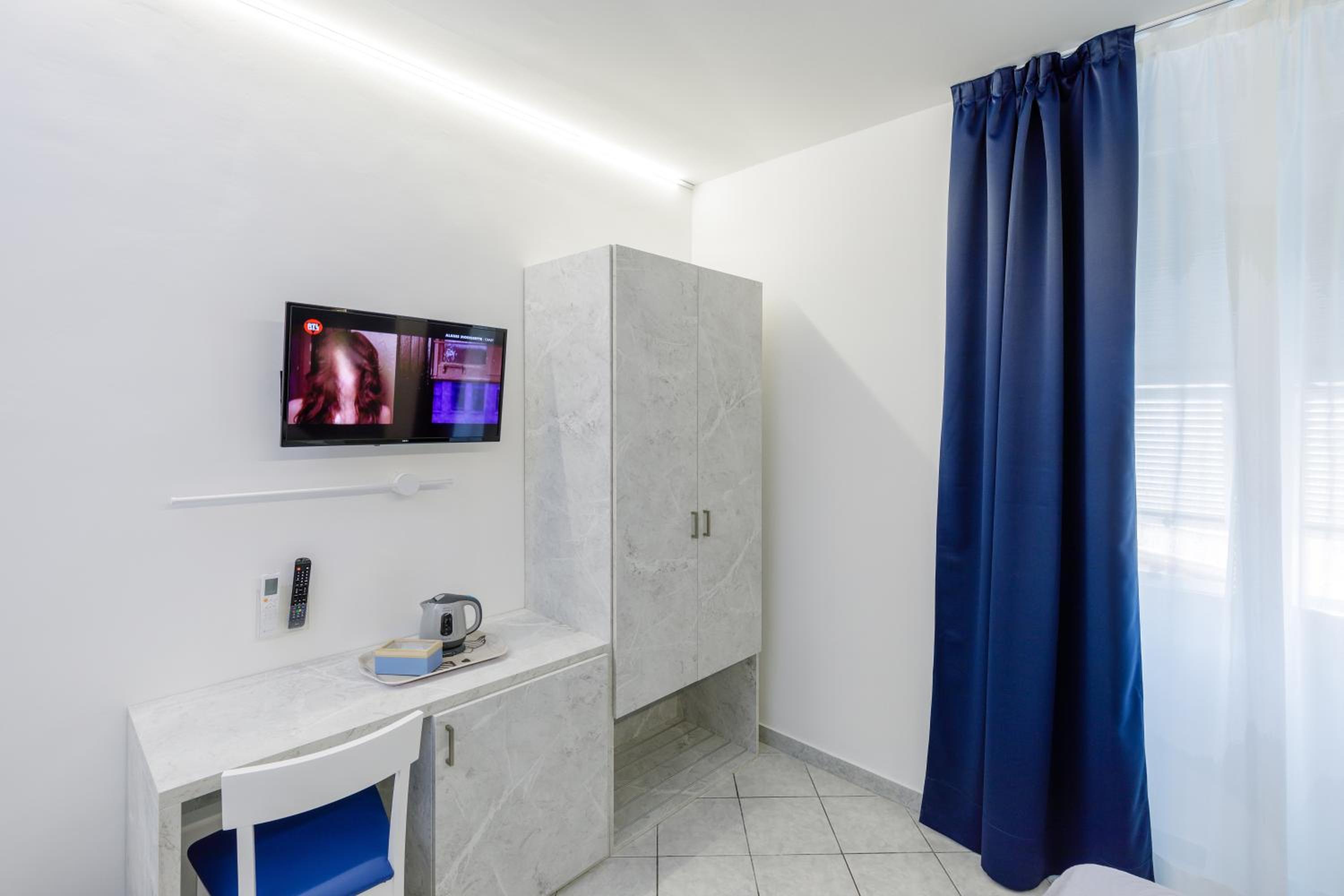 Double Room - Photo 14