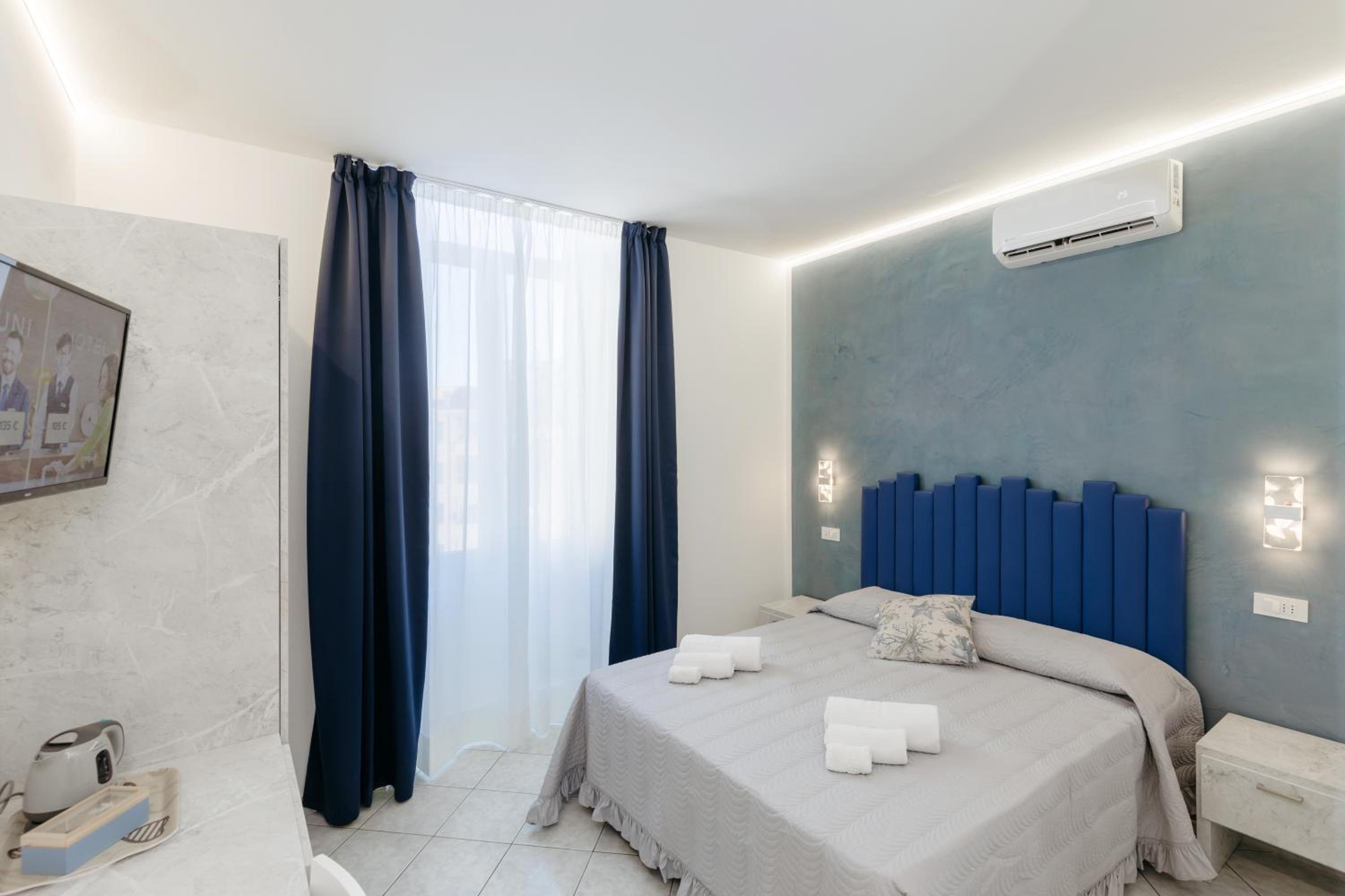 Double Room - Photo 6