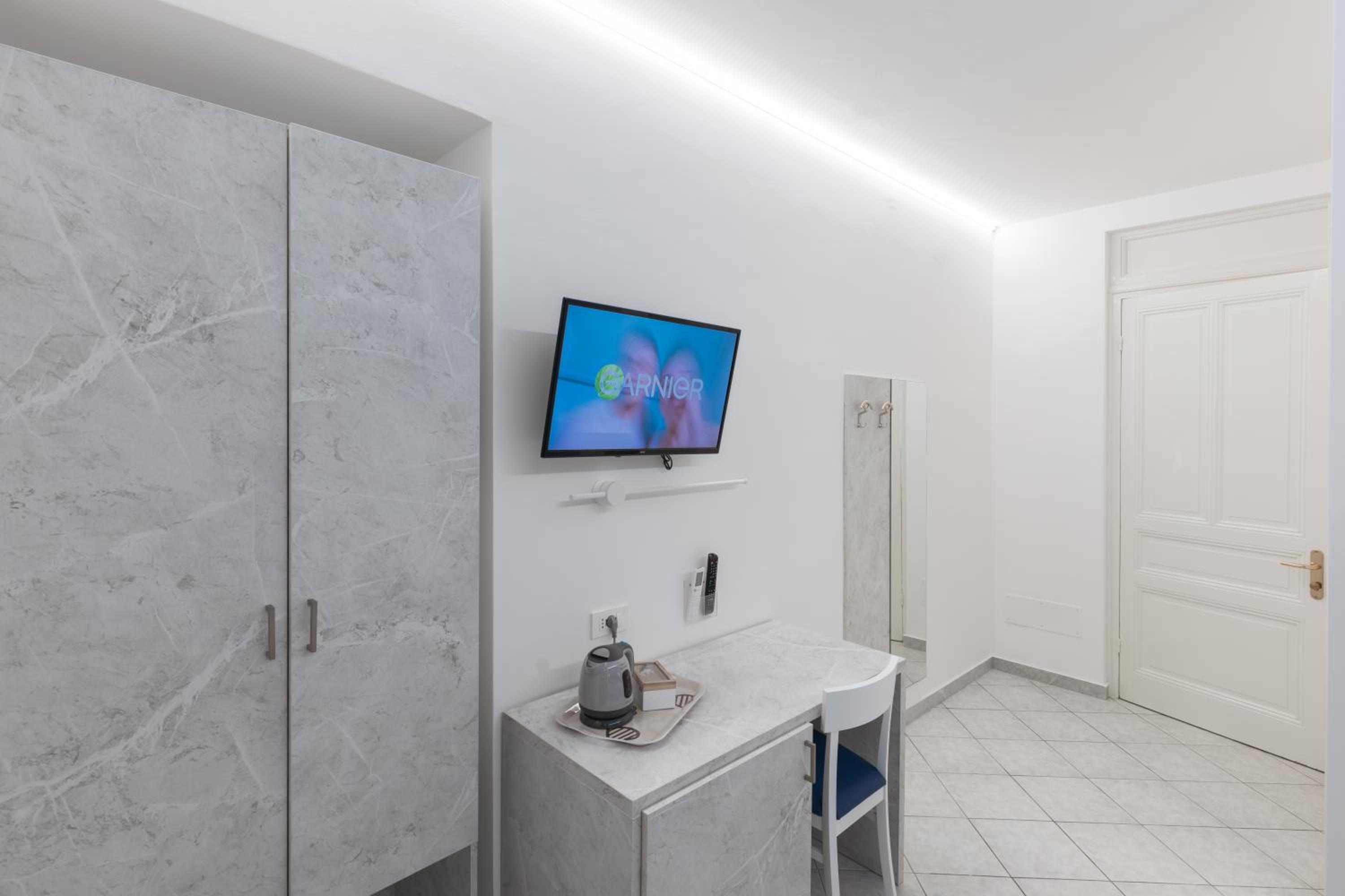 Double Room - Photo 8