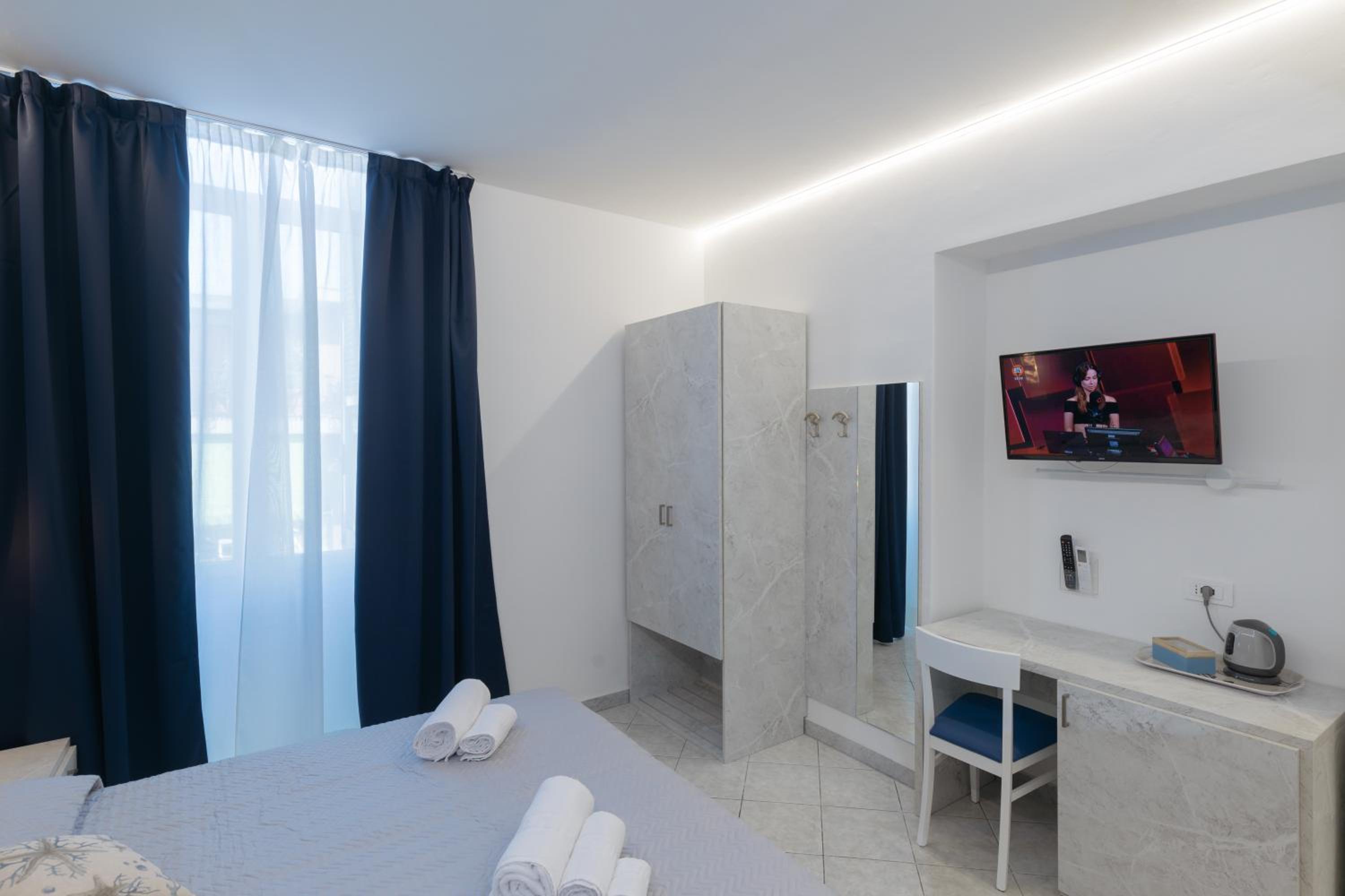Double Room - Photo 13