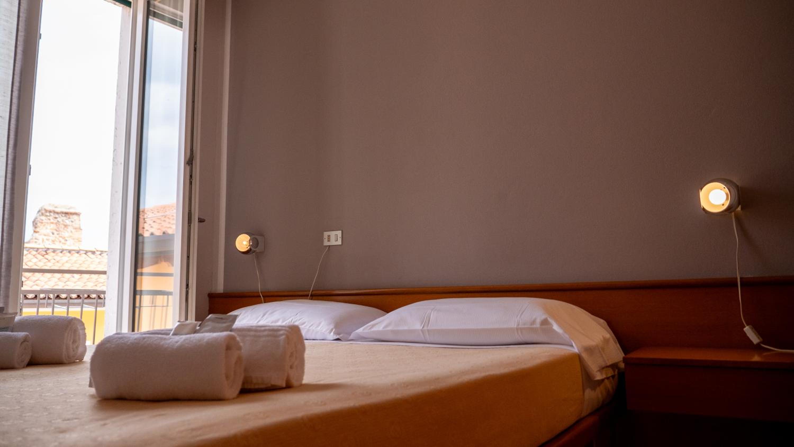 Double Room - Photo 7