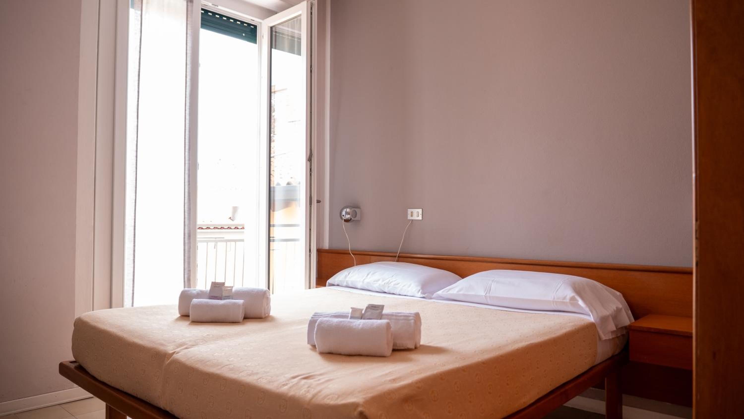 Double Room - Photo 6