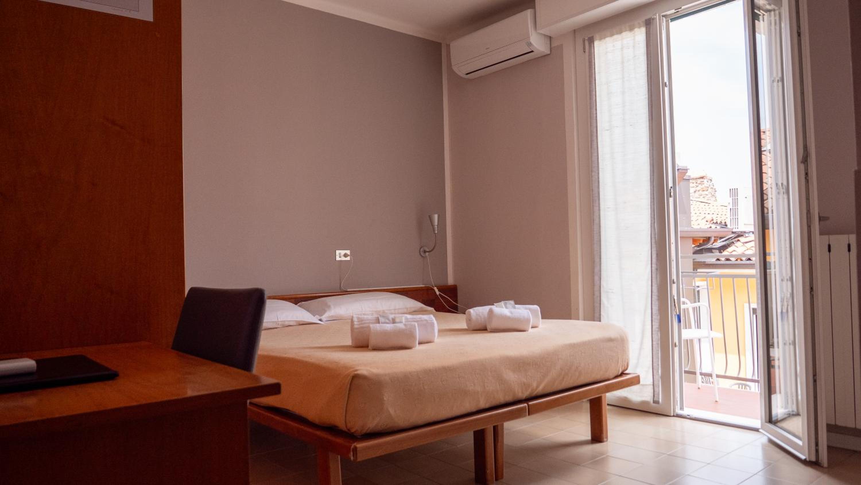 Double Room - Photo 5