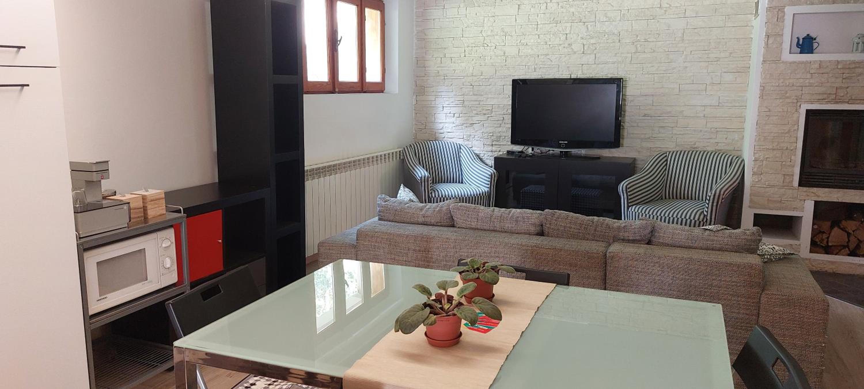 One-Bedroom Apartment photo 2
