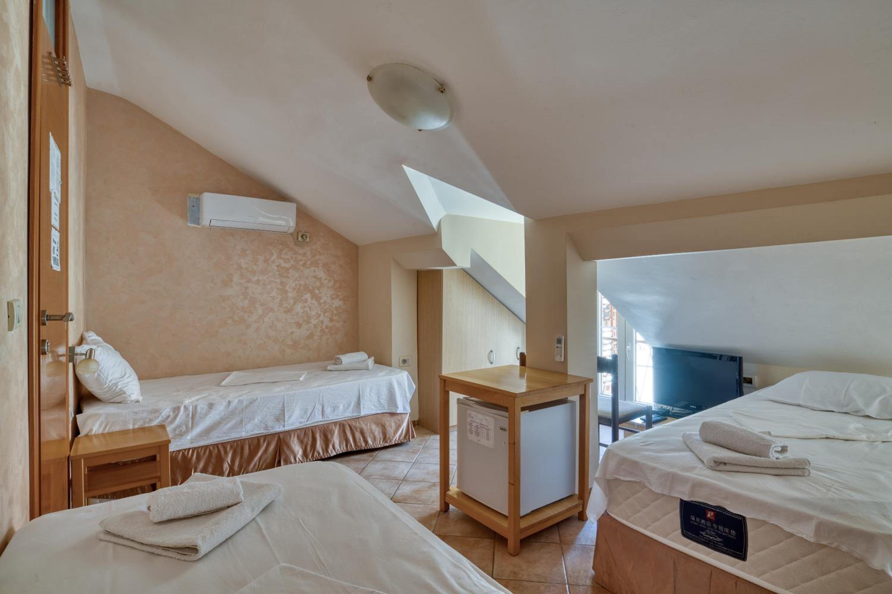 Triple Room (4th floor) photo 1