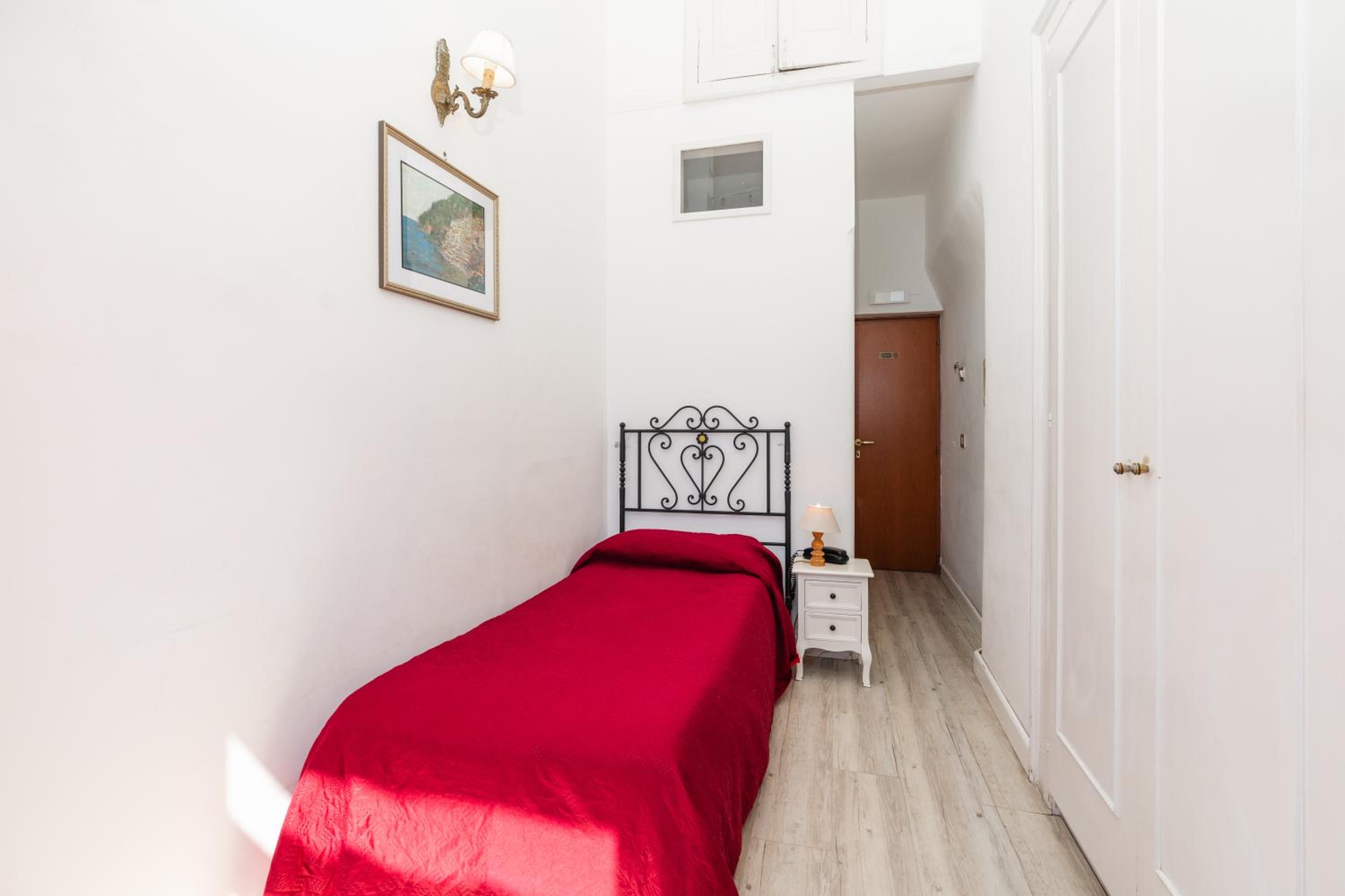 Single Room photo 2