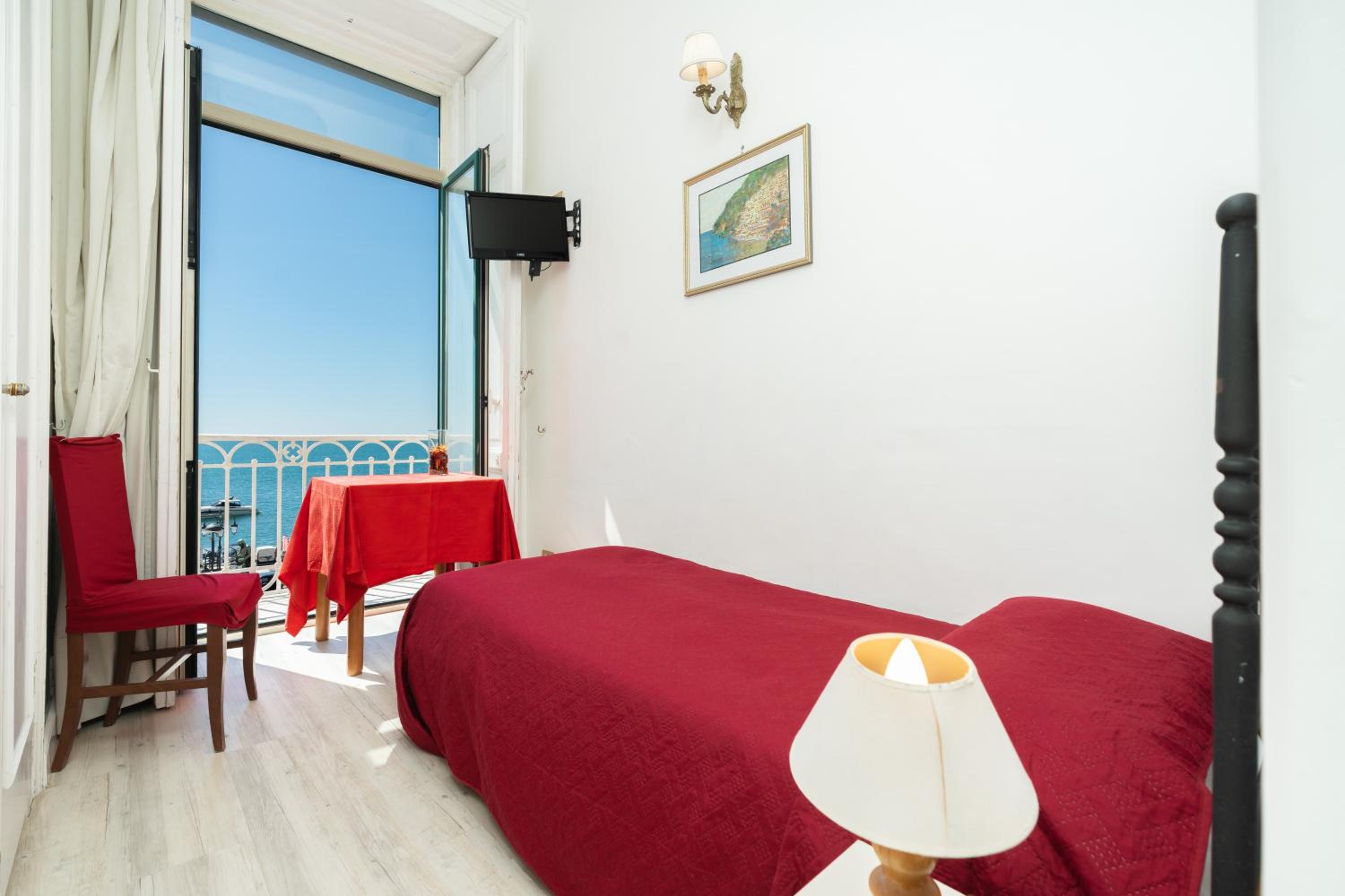 Single Room photo 3