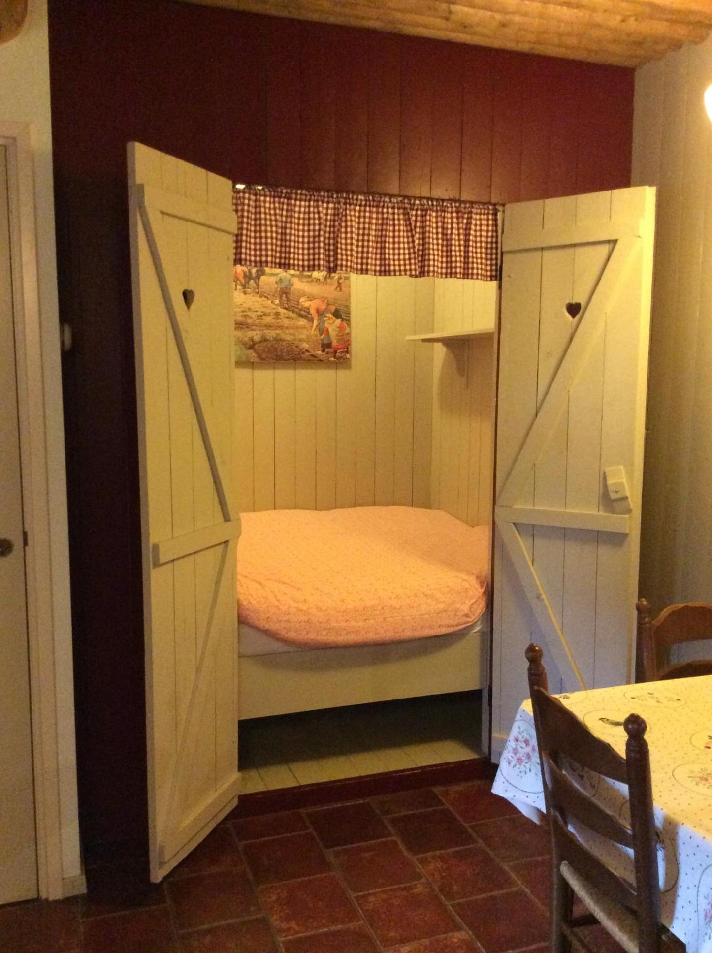 One-Bedroom Apartment - Photo 1