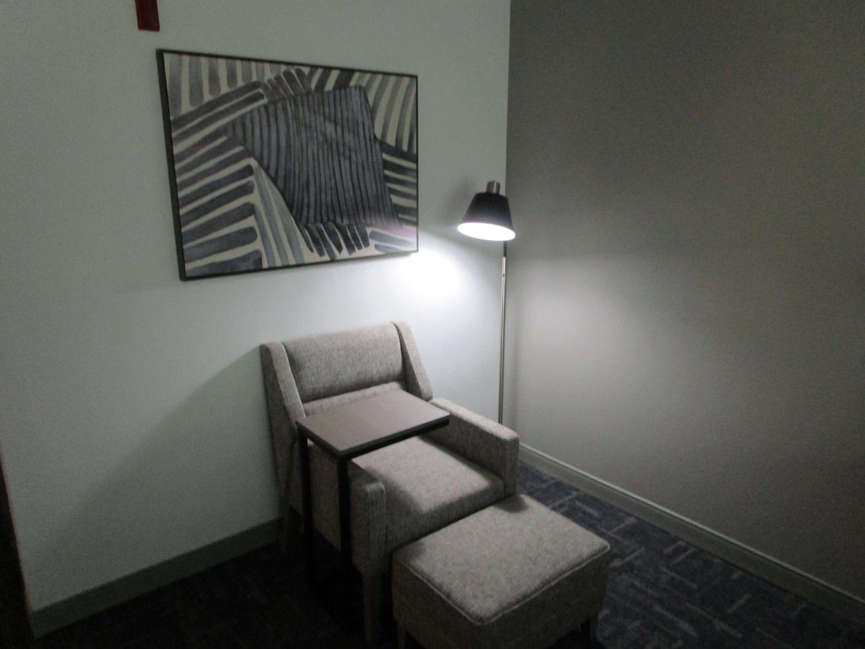 King Room - Non-Smoking - Photo 5