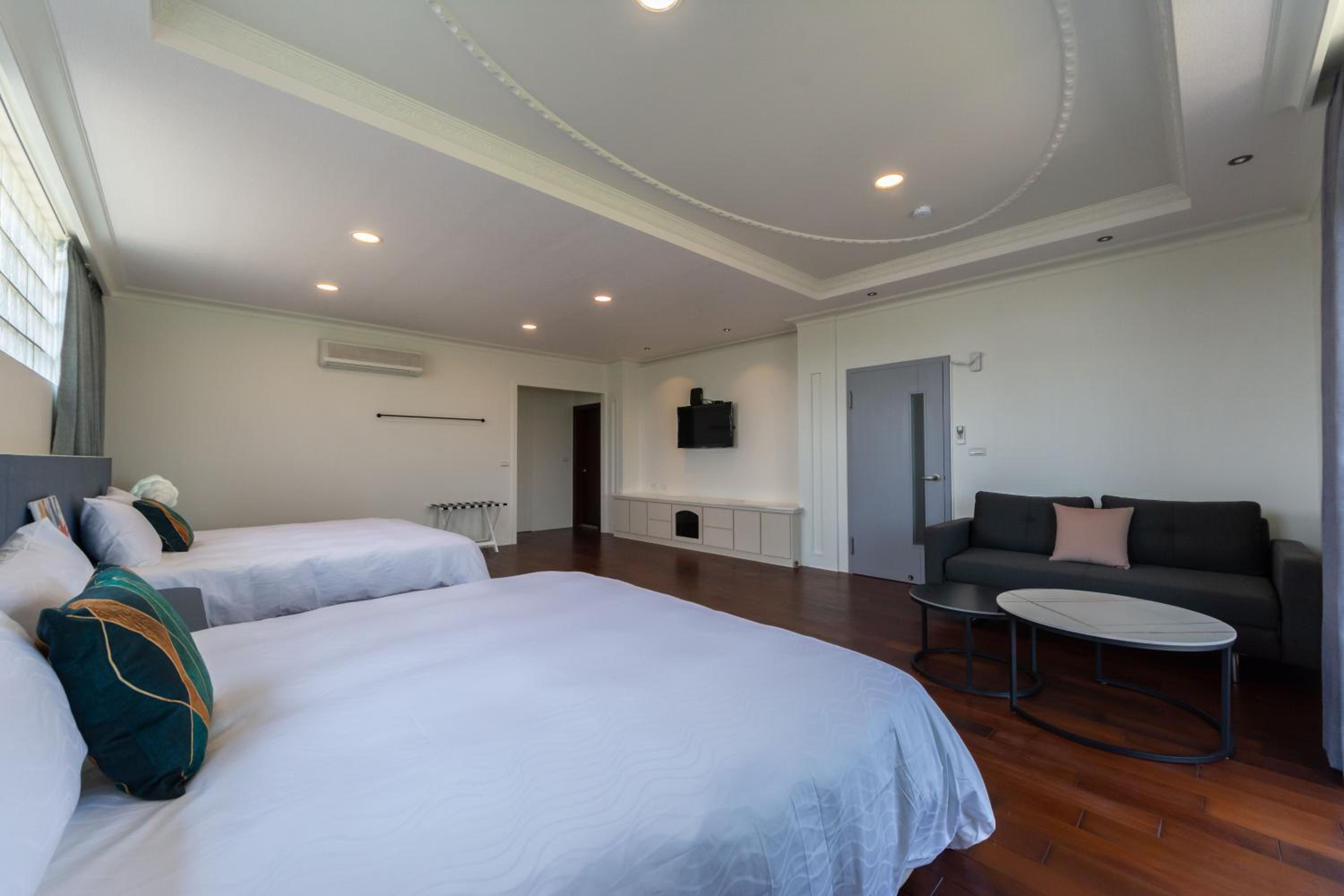 Quadruple Room with Balcony photo 3