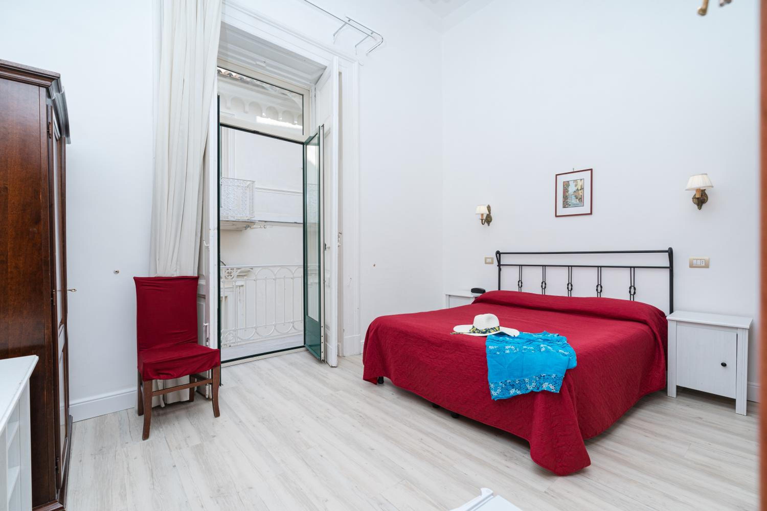 Double Room - Photo 18