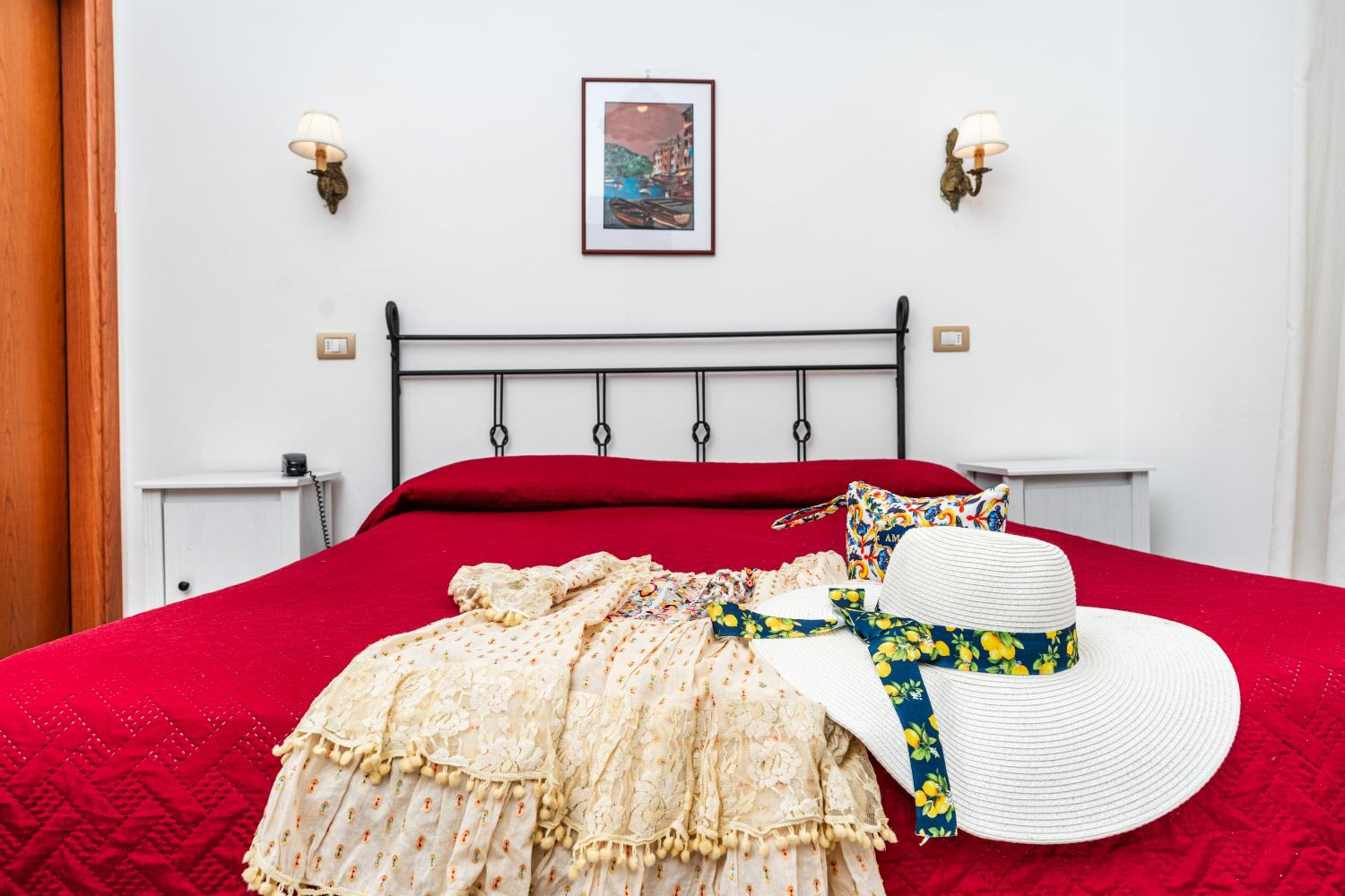 Double Room - Photo 21