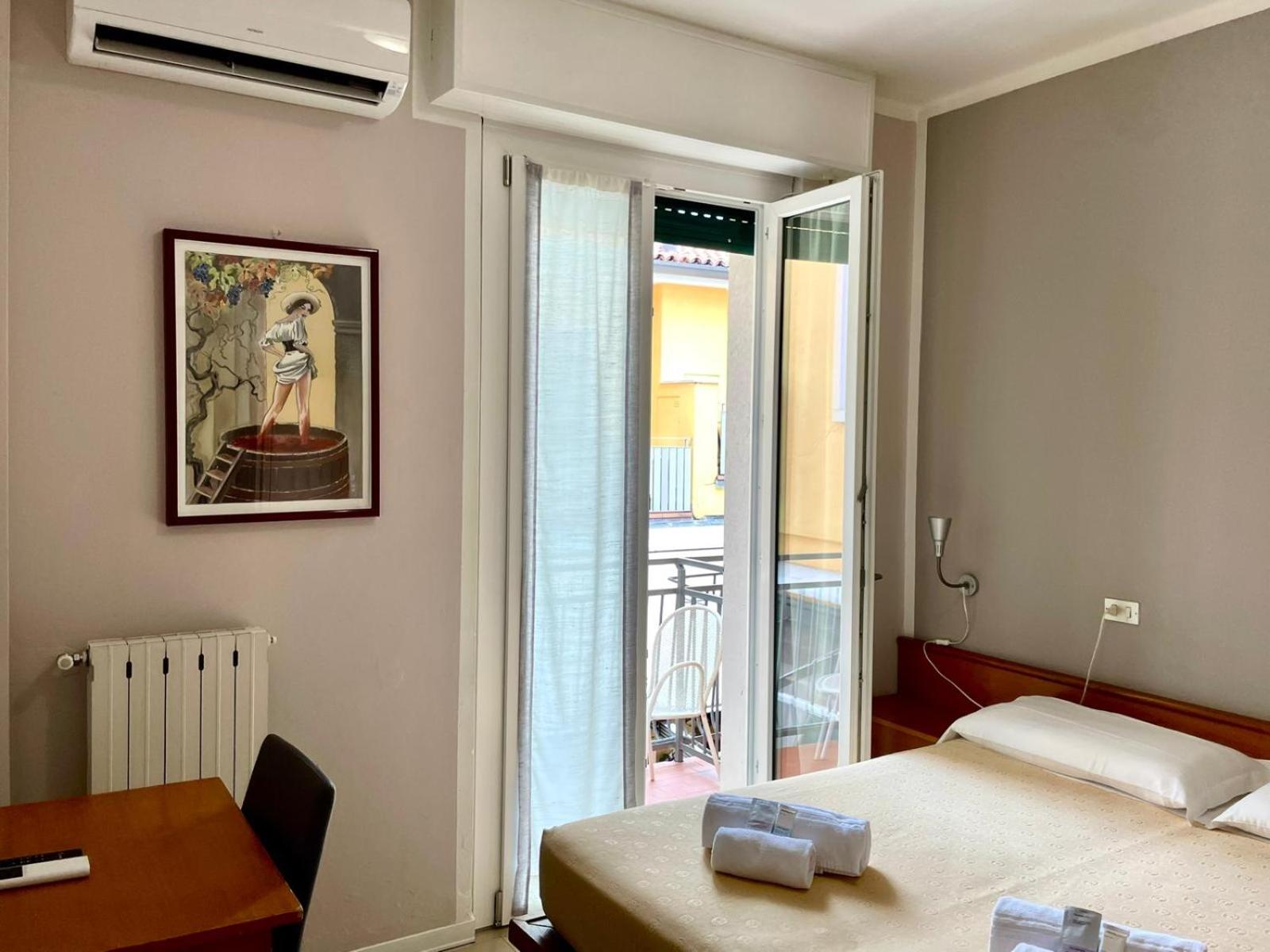 Double Room - Photo 8