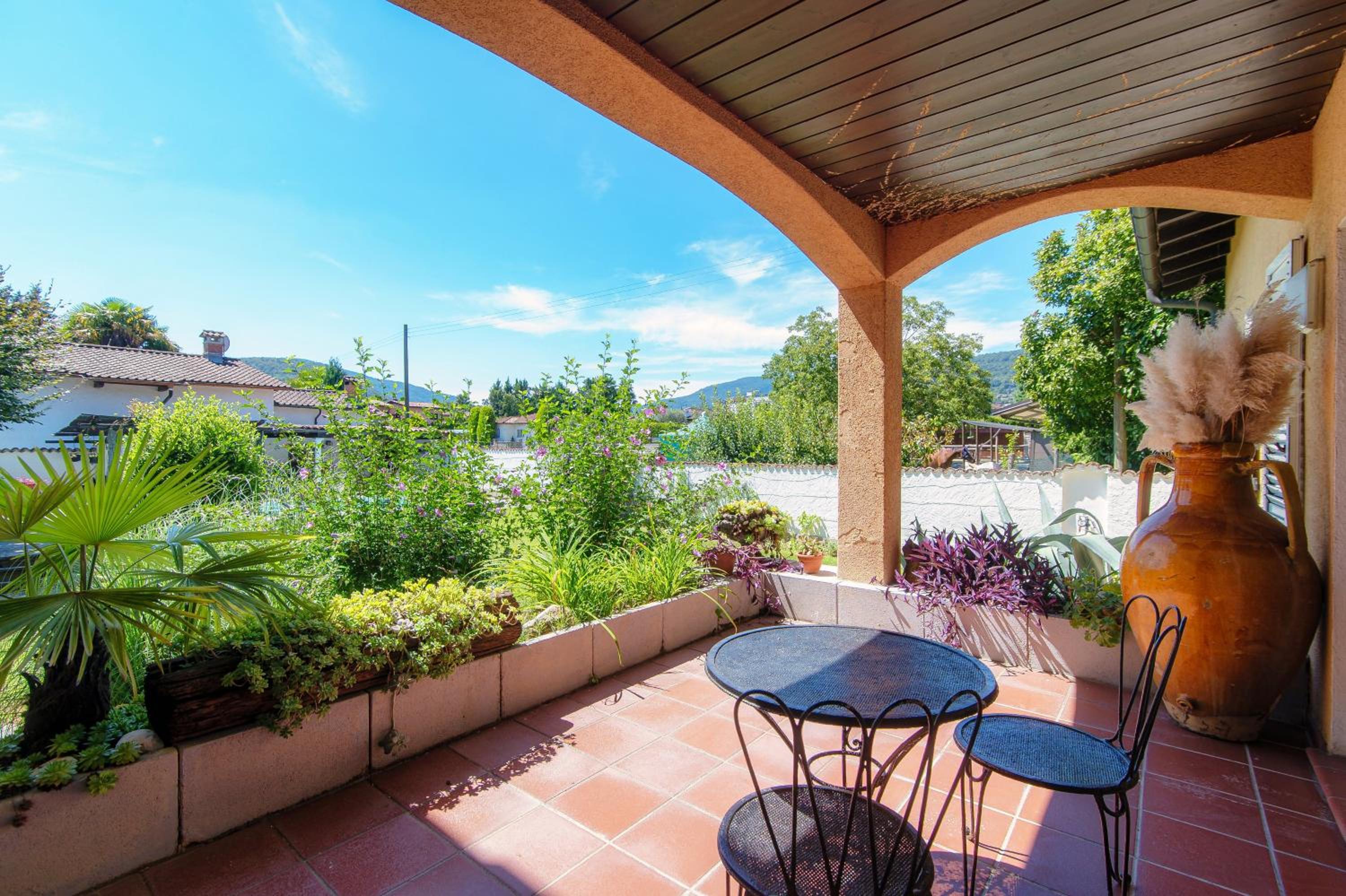 Villa photo 2