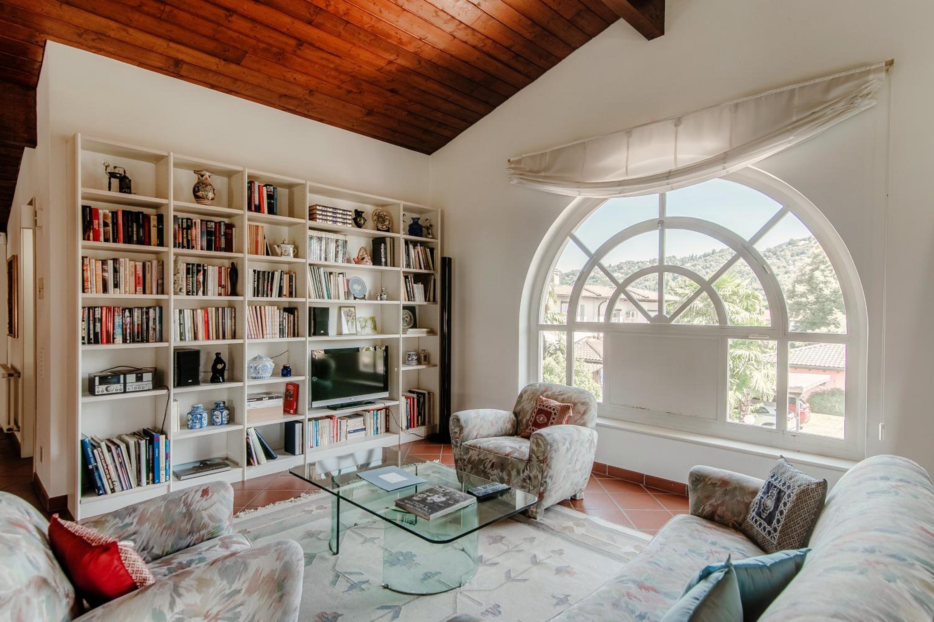 Villa photo 1
