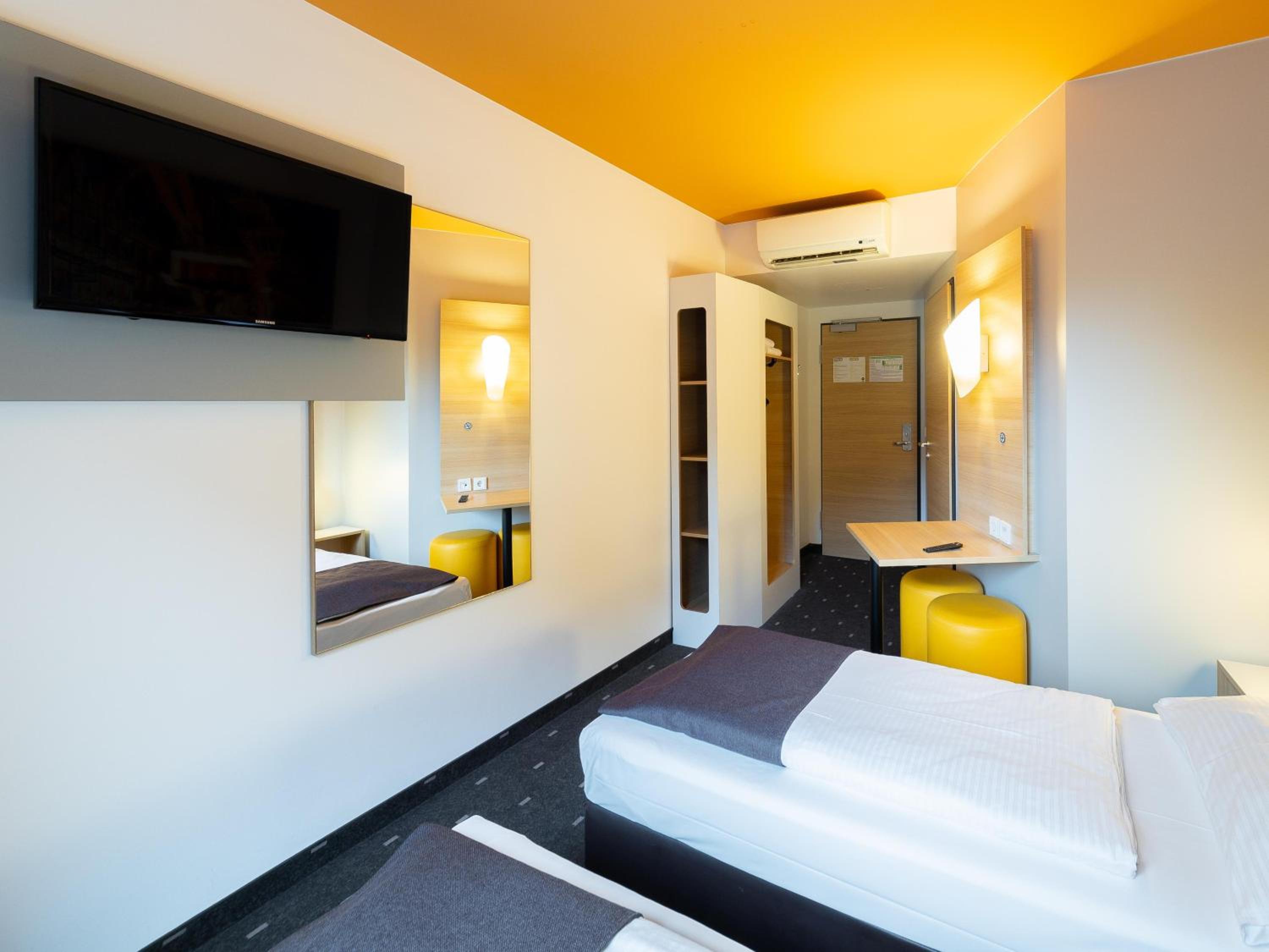 Twin Room - Photo 2