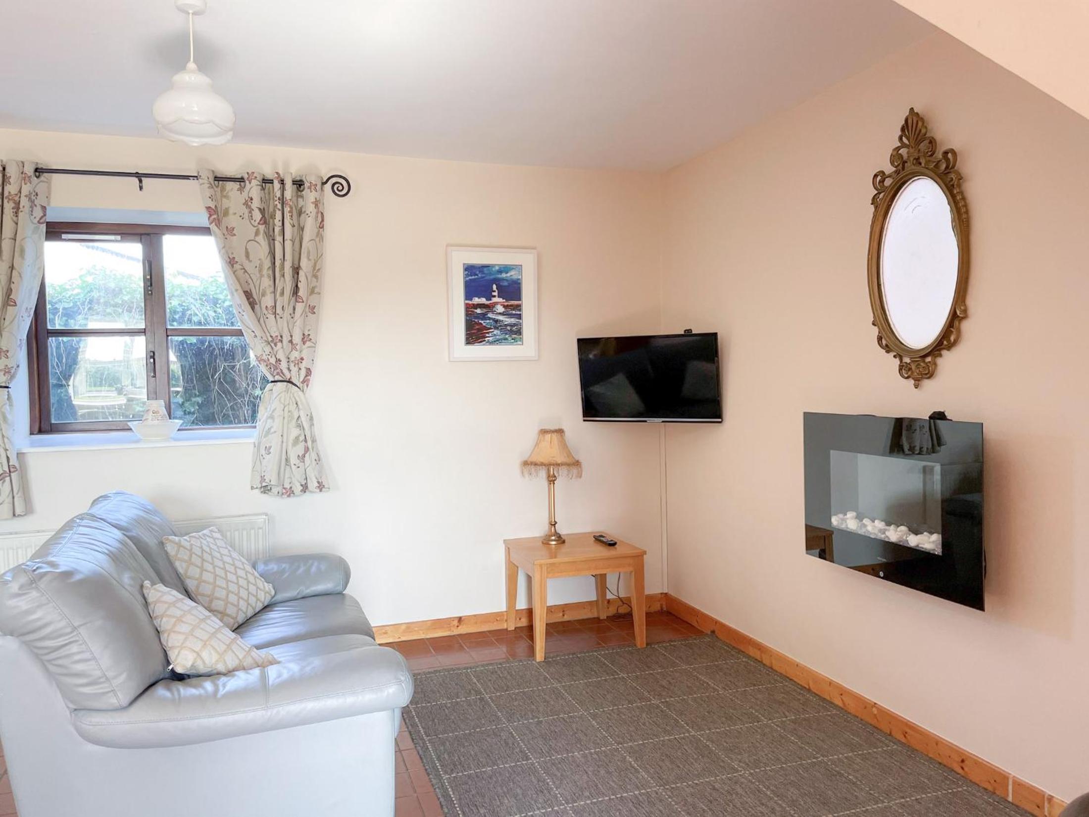 One-Bedroom House photo 1