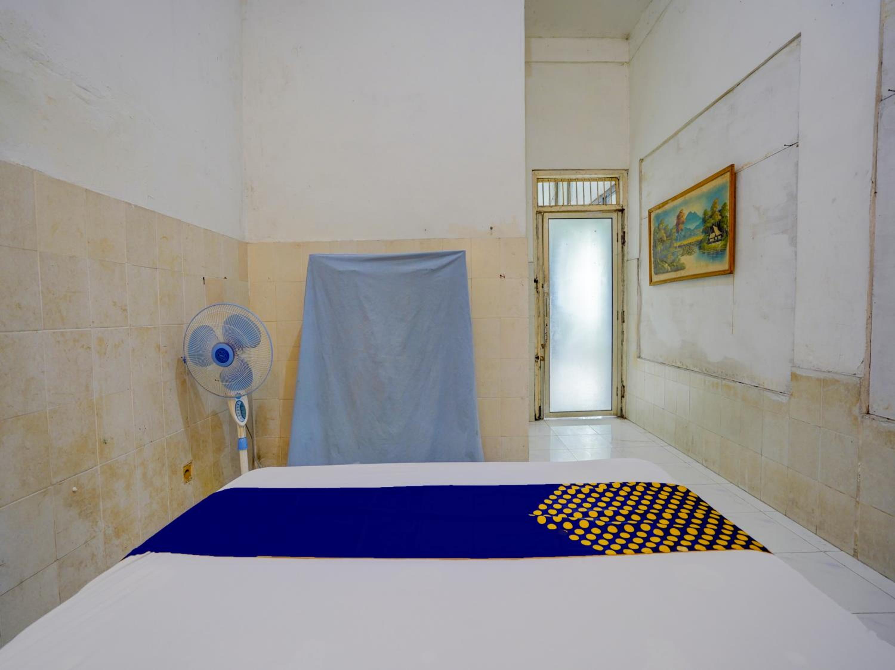 Budget Double Room photo 2