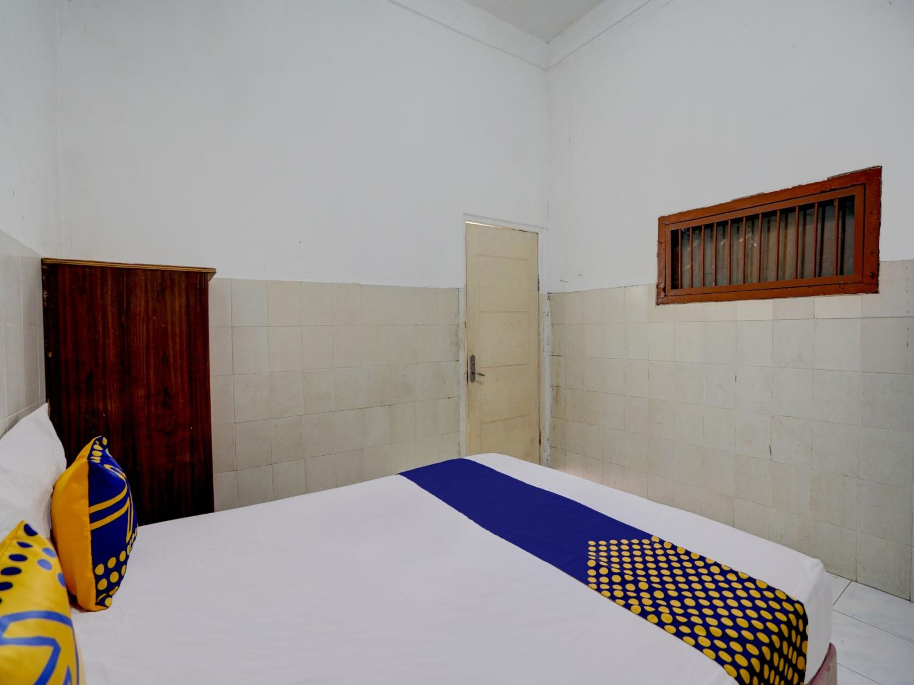 Budget Double Room photo 3