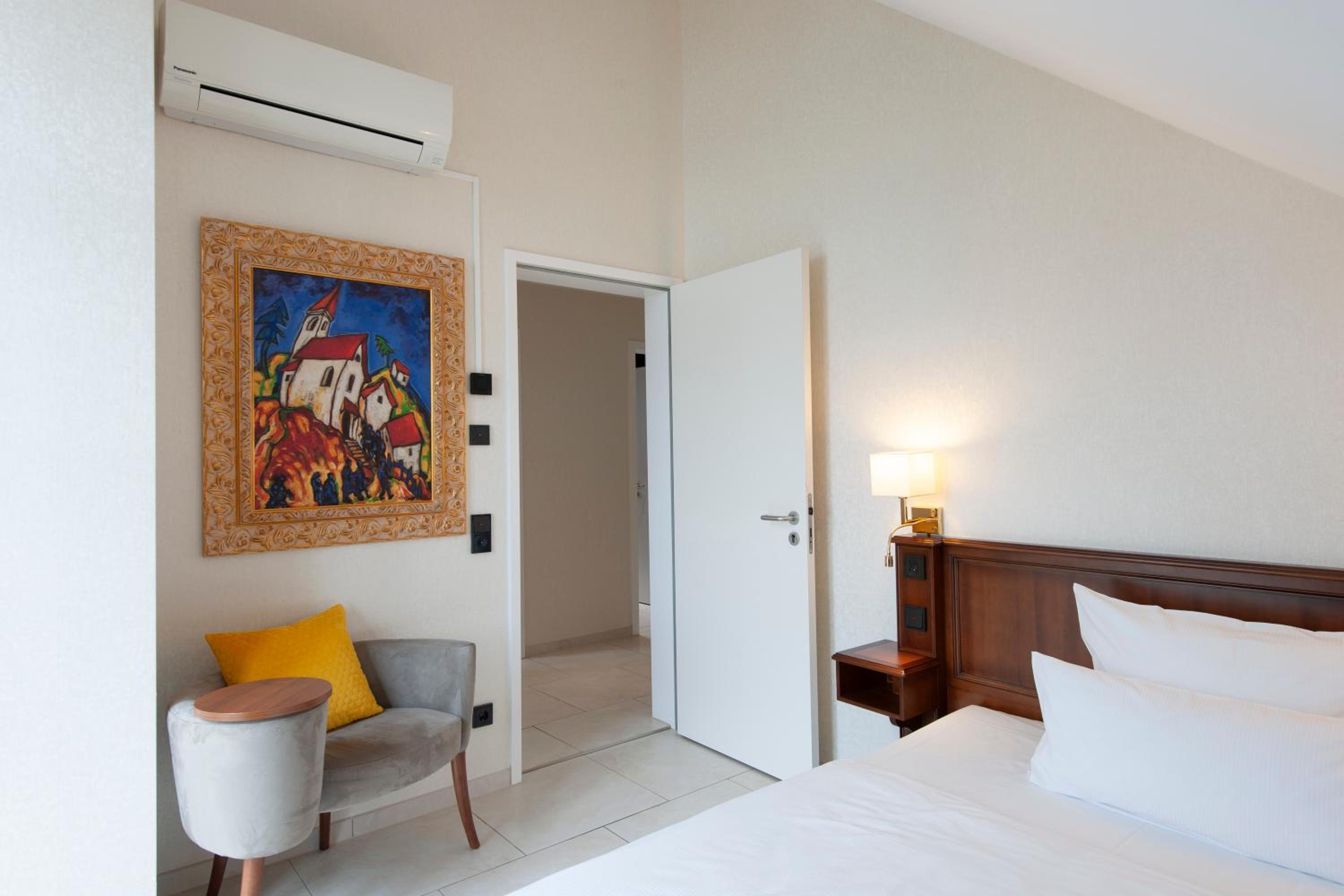 Deluxe Suite with Terrace photo 3