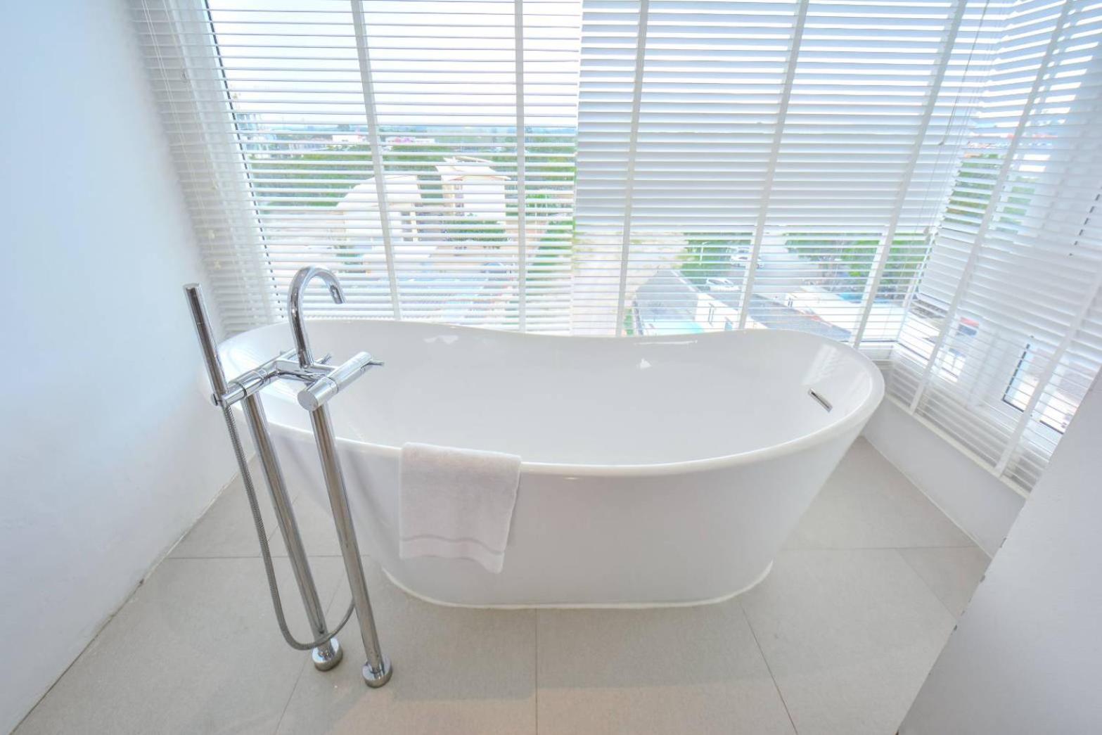 Corner Suite with Free shuttle bus to pattaya down town photo 2