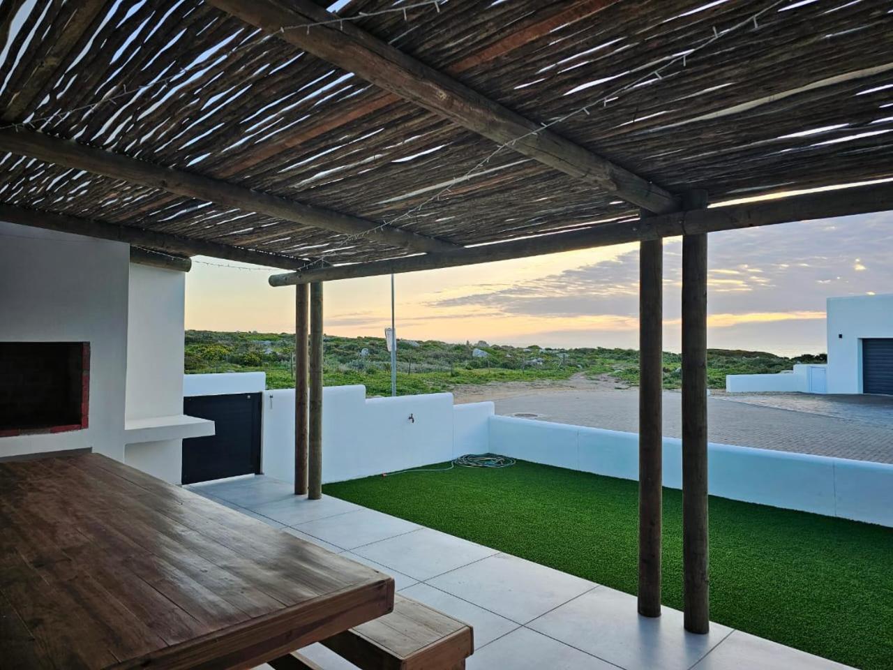 Four-Bedroom House photo 2