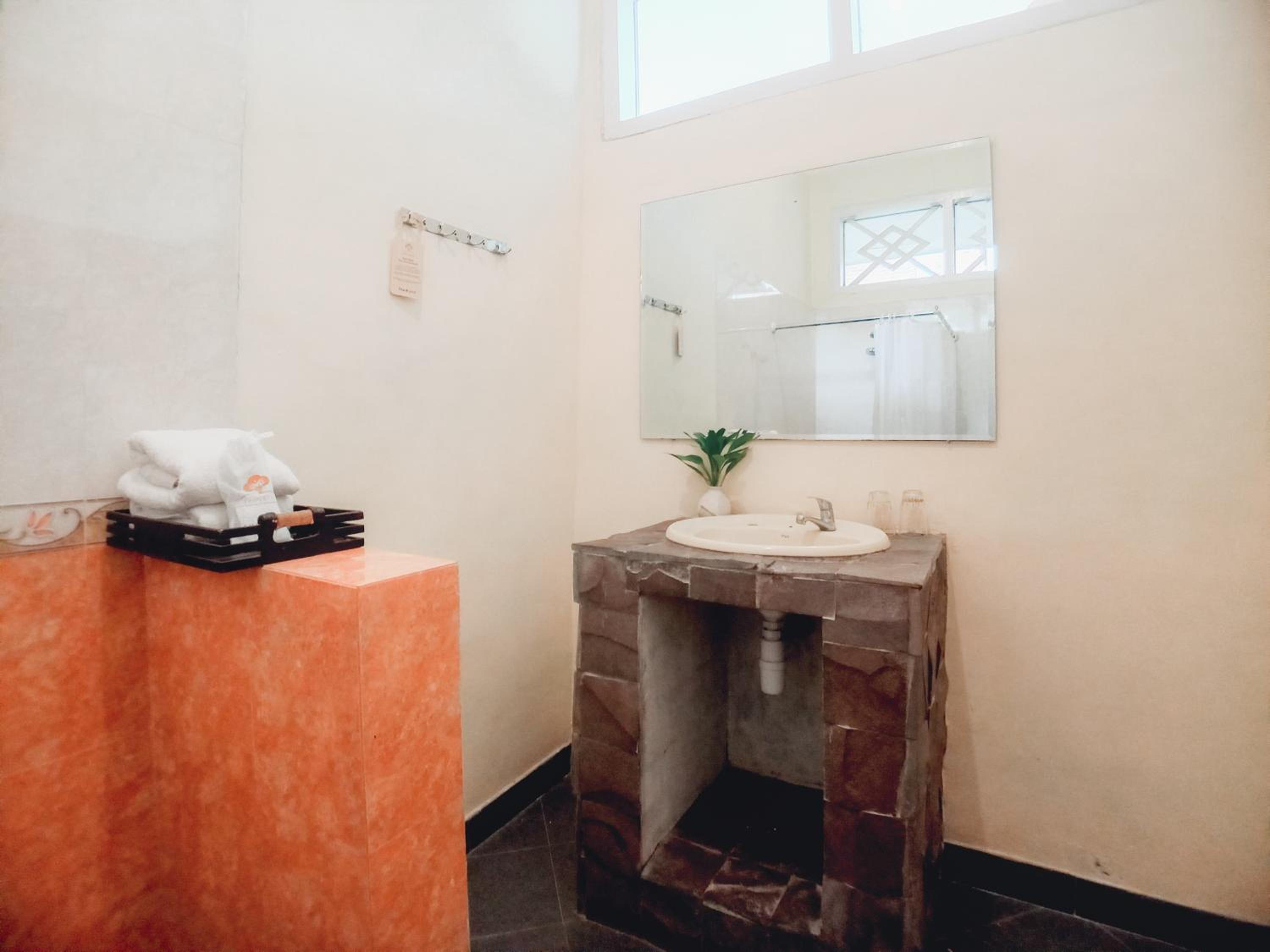 One-Bedroom Bungalow - Photo 7