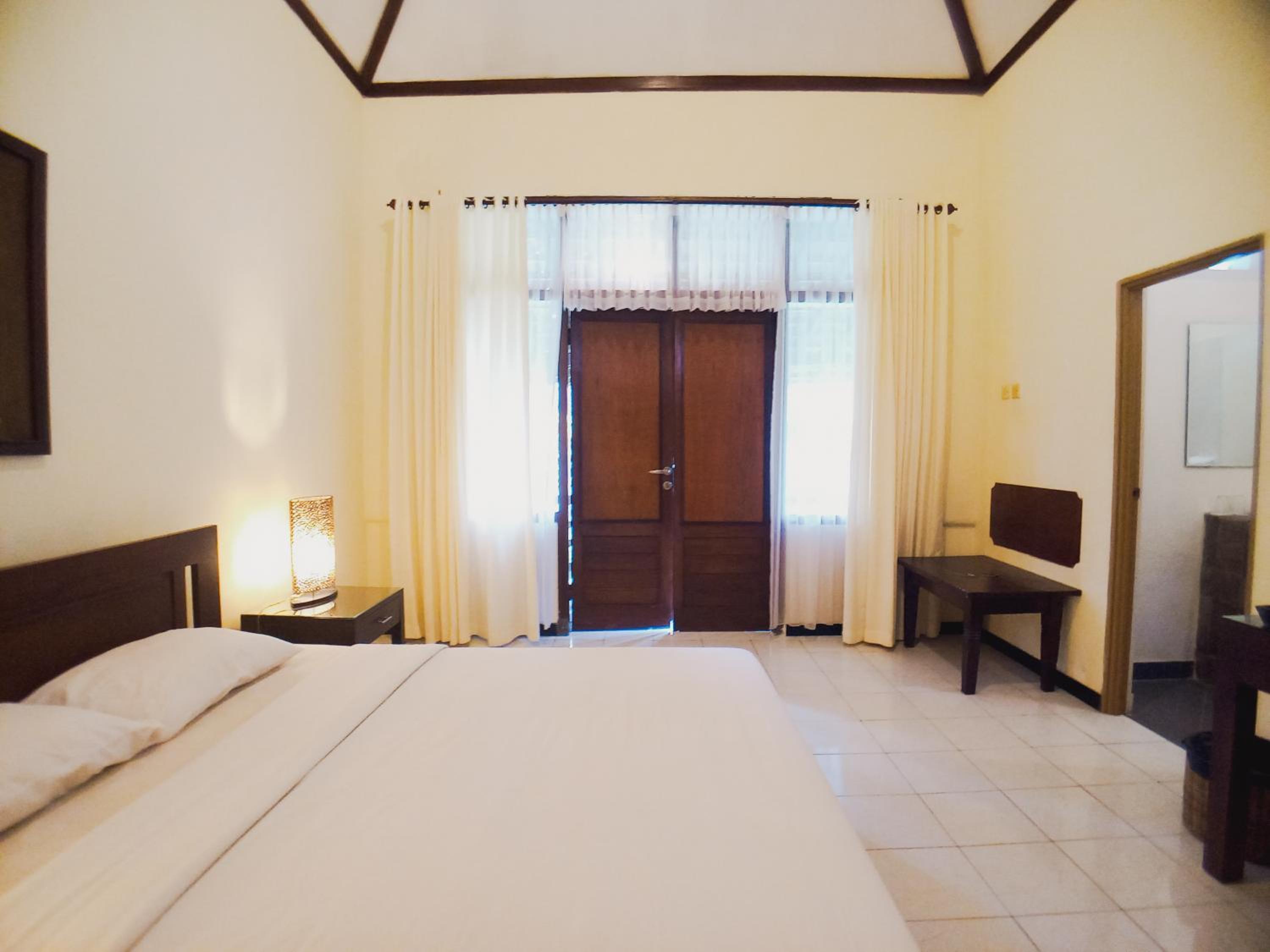 One-Bedroom Bungalow - Photo 4