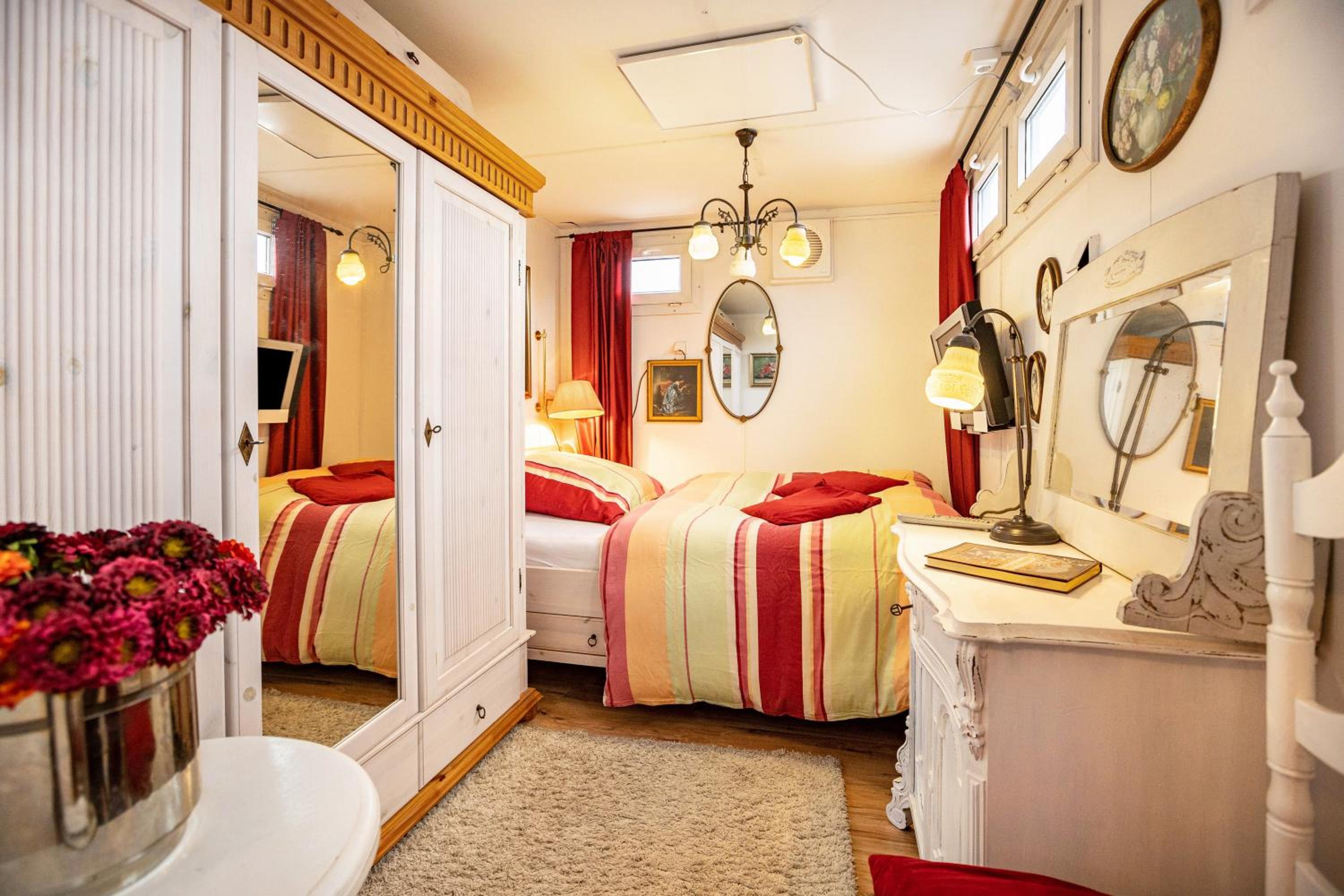 Two-Bedroom Deluxe Apartment with Balcony photo 2