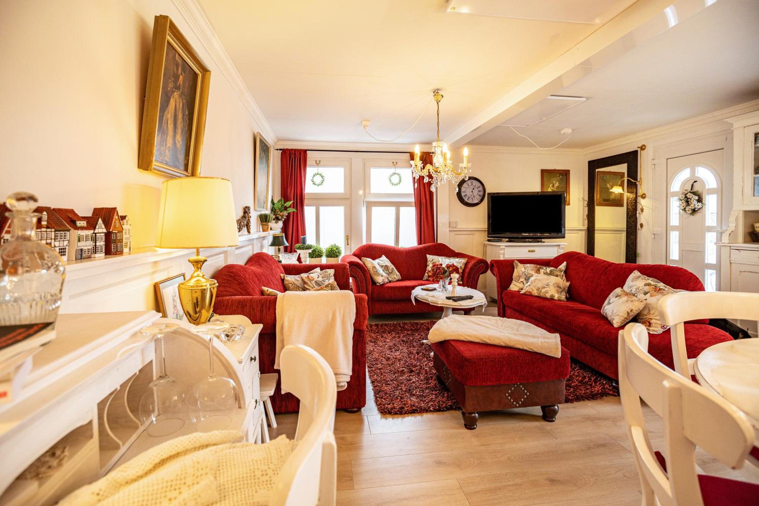 Two-Bedroom Deluxe Apartment with Balcony photo 1