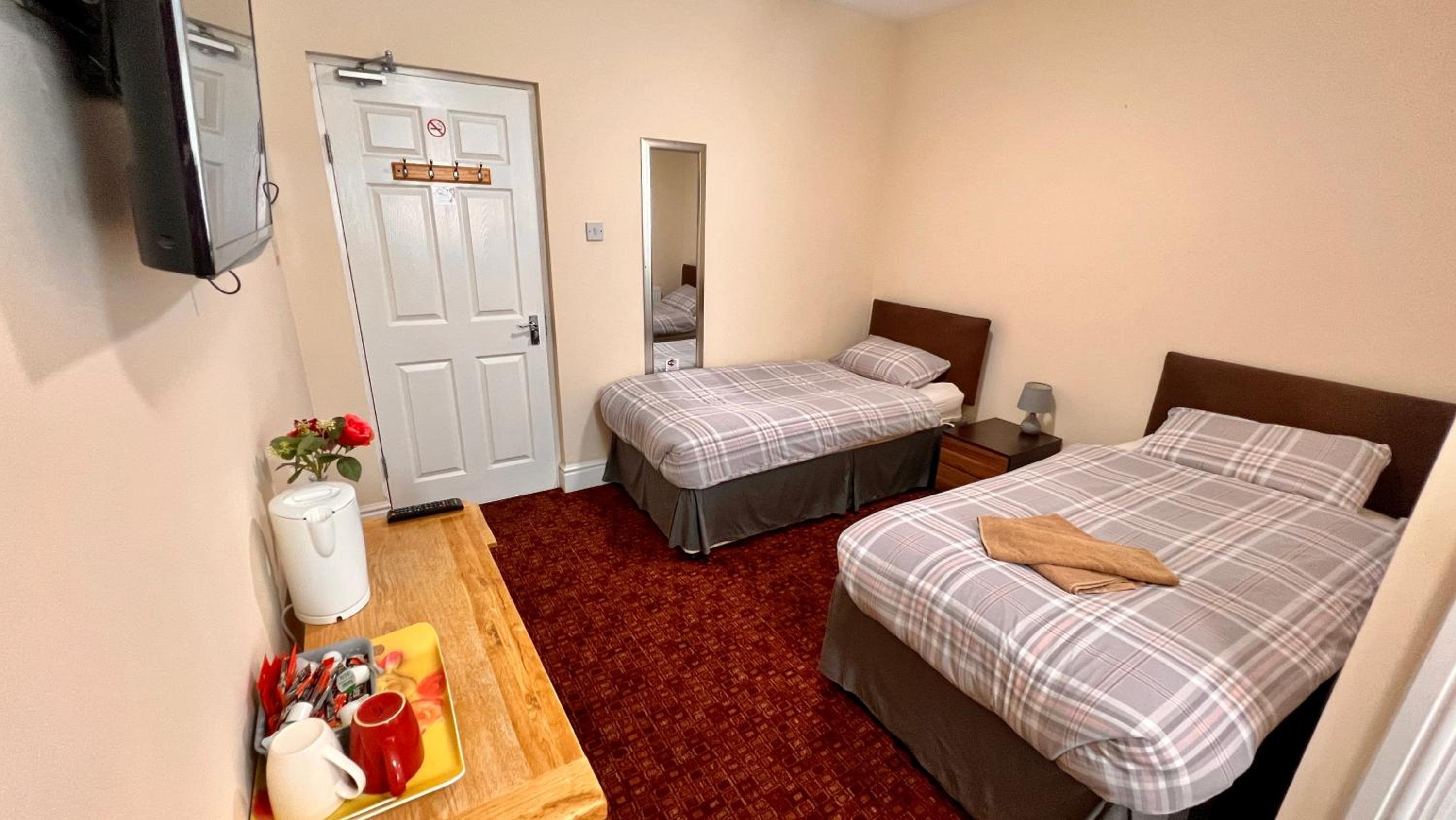 Twin Room with Shower photo 3
