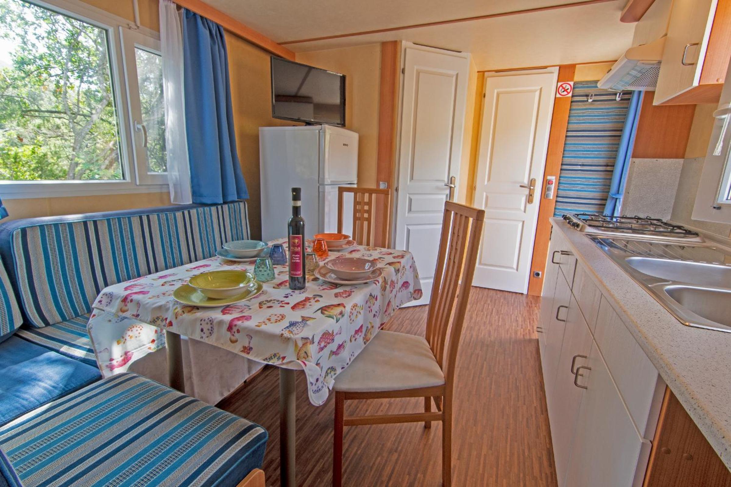 Bungalow With Patio photo 2
