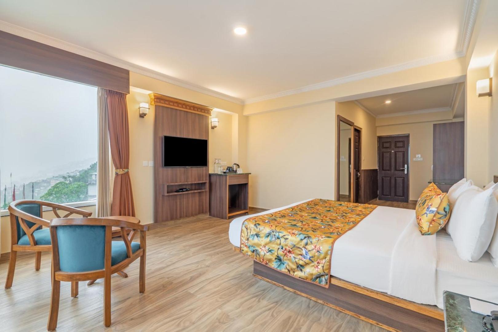 Junior Suite with Kanchanjunga View photo 3