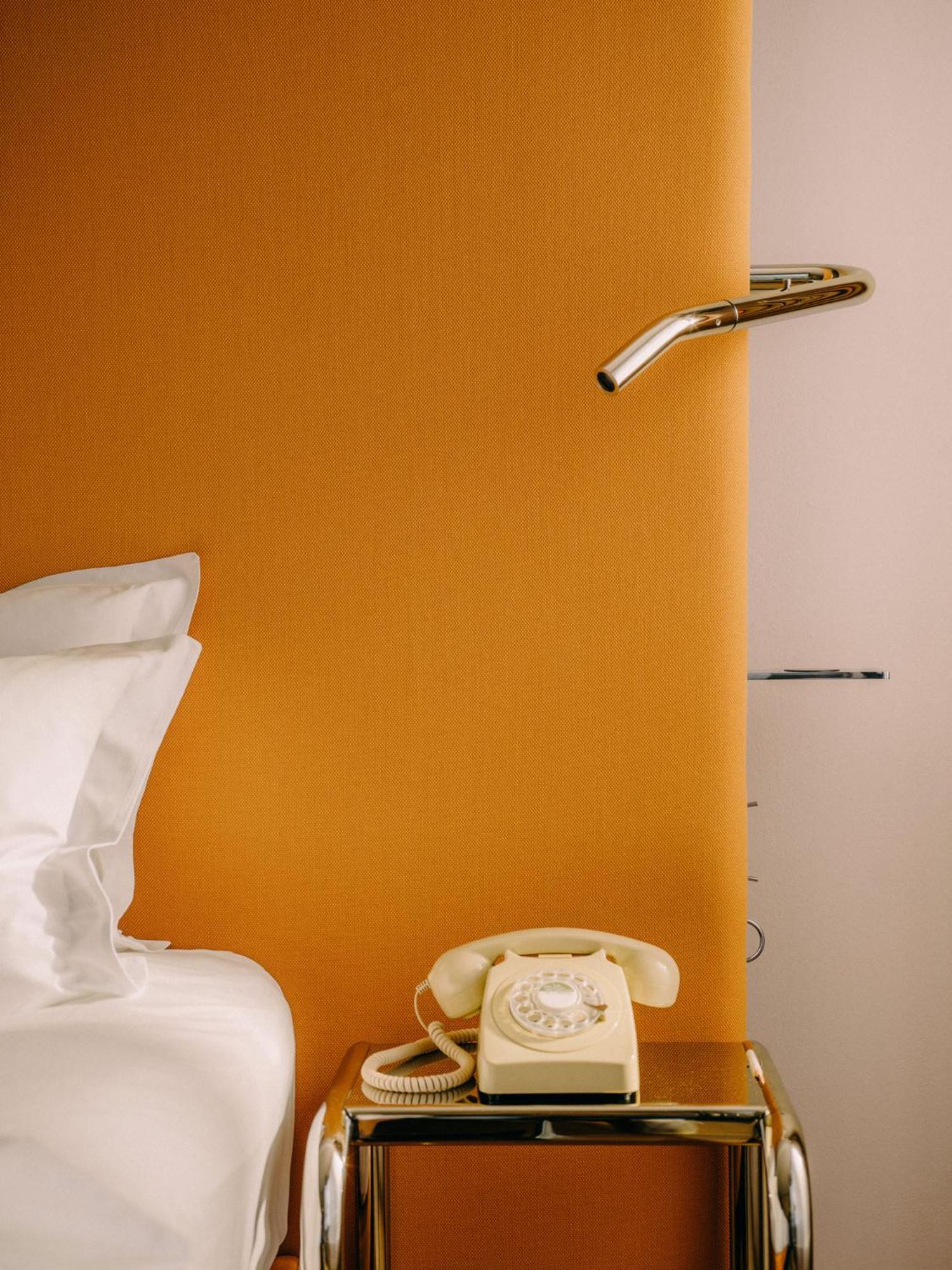 Deluxe Double Room with Balcony - Photo 10