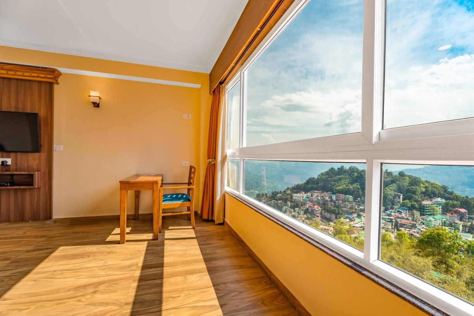 Premium View Room  - Photo 11