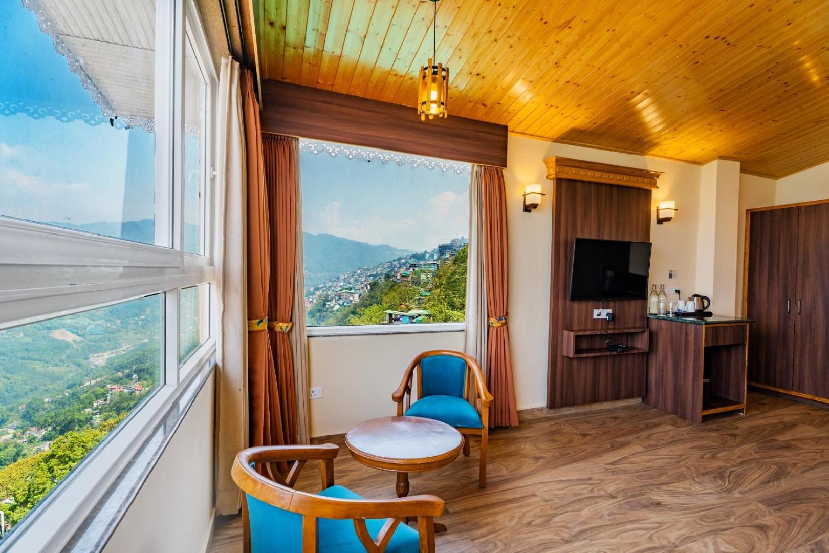 Premium View Room  - Photo 10