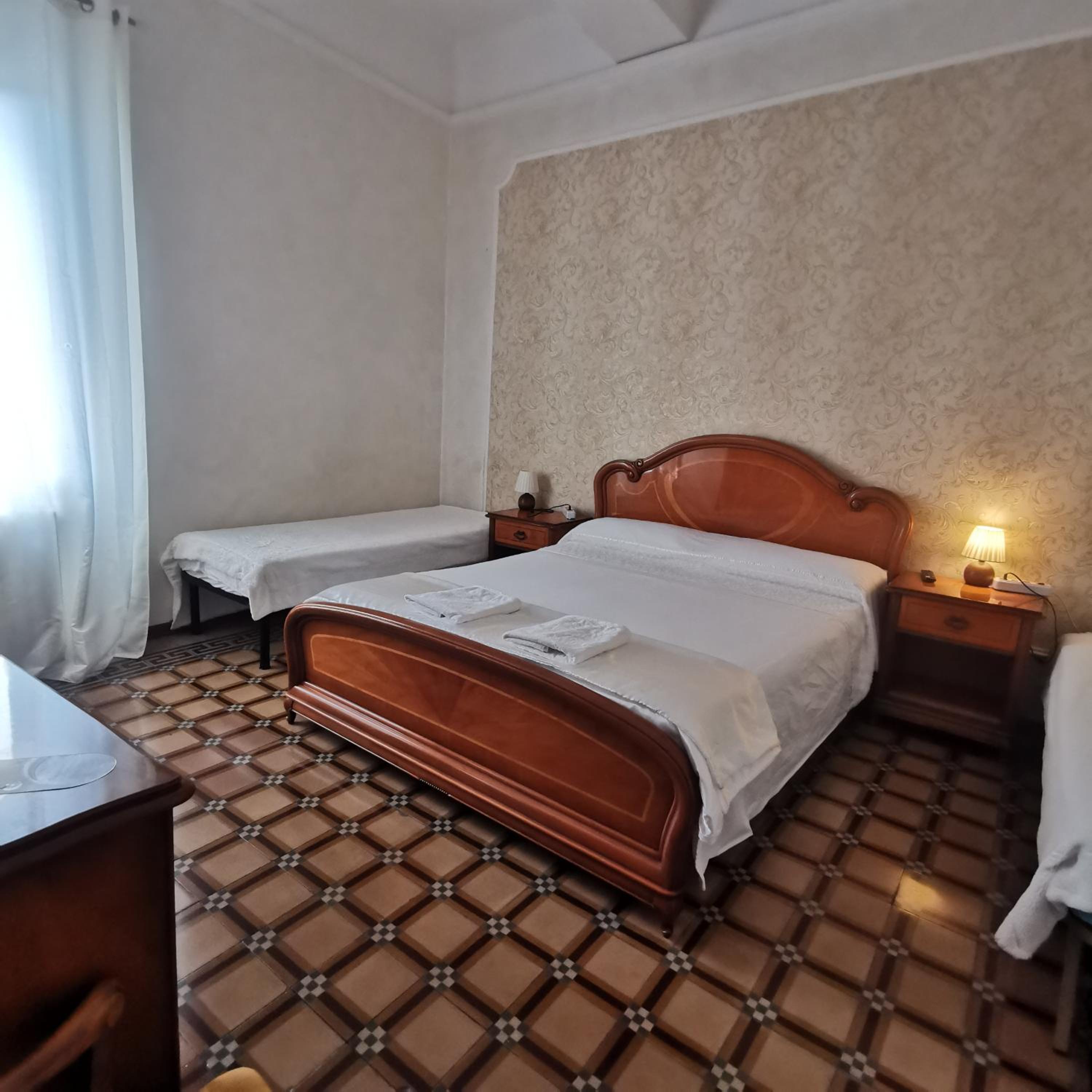 Quadruple Room with Private Bathroom photo 3