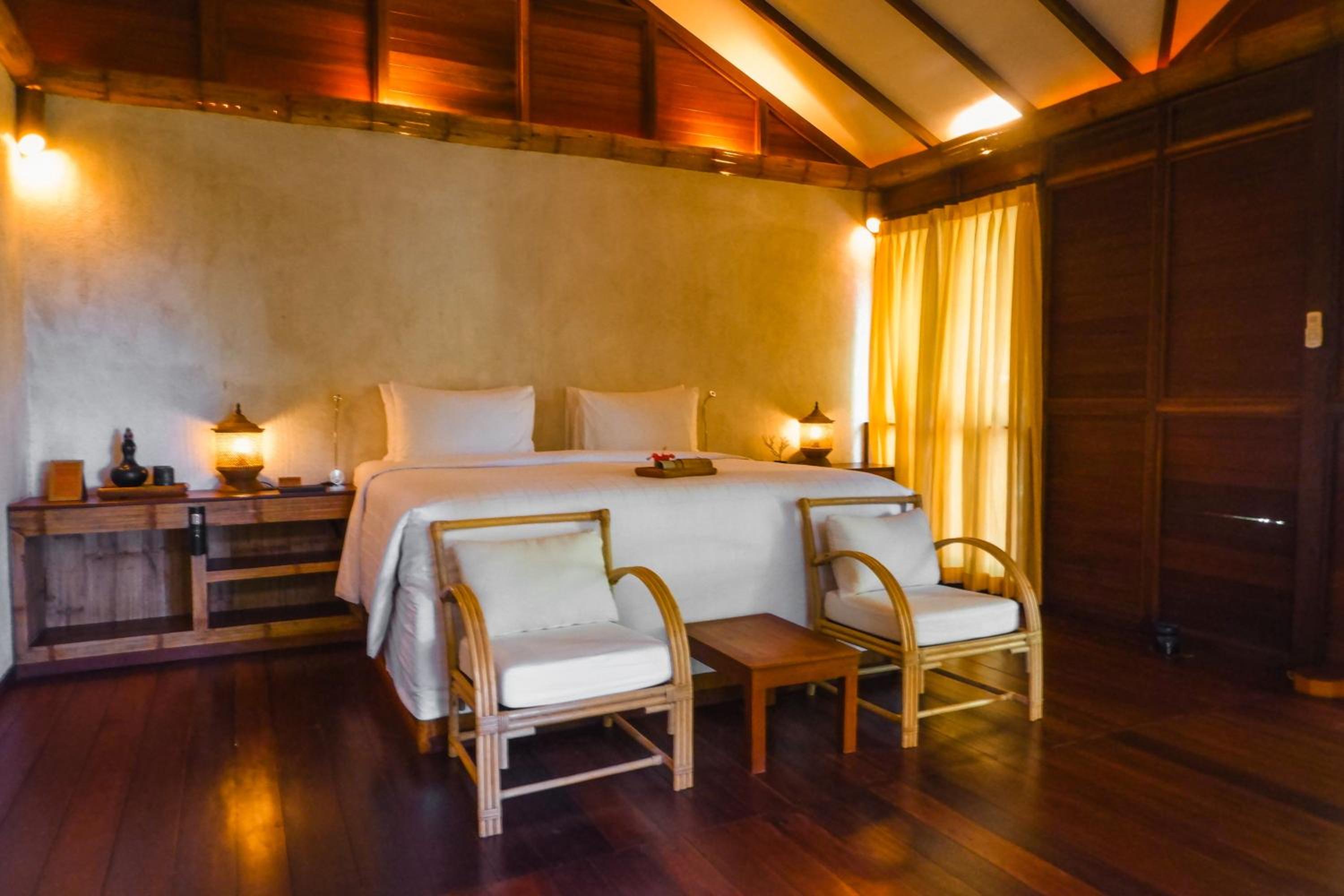 Treetop Chalet (with Balcony and Rainforest View) - Photo 4