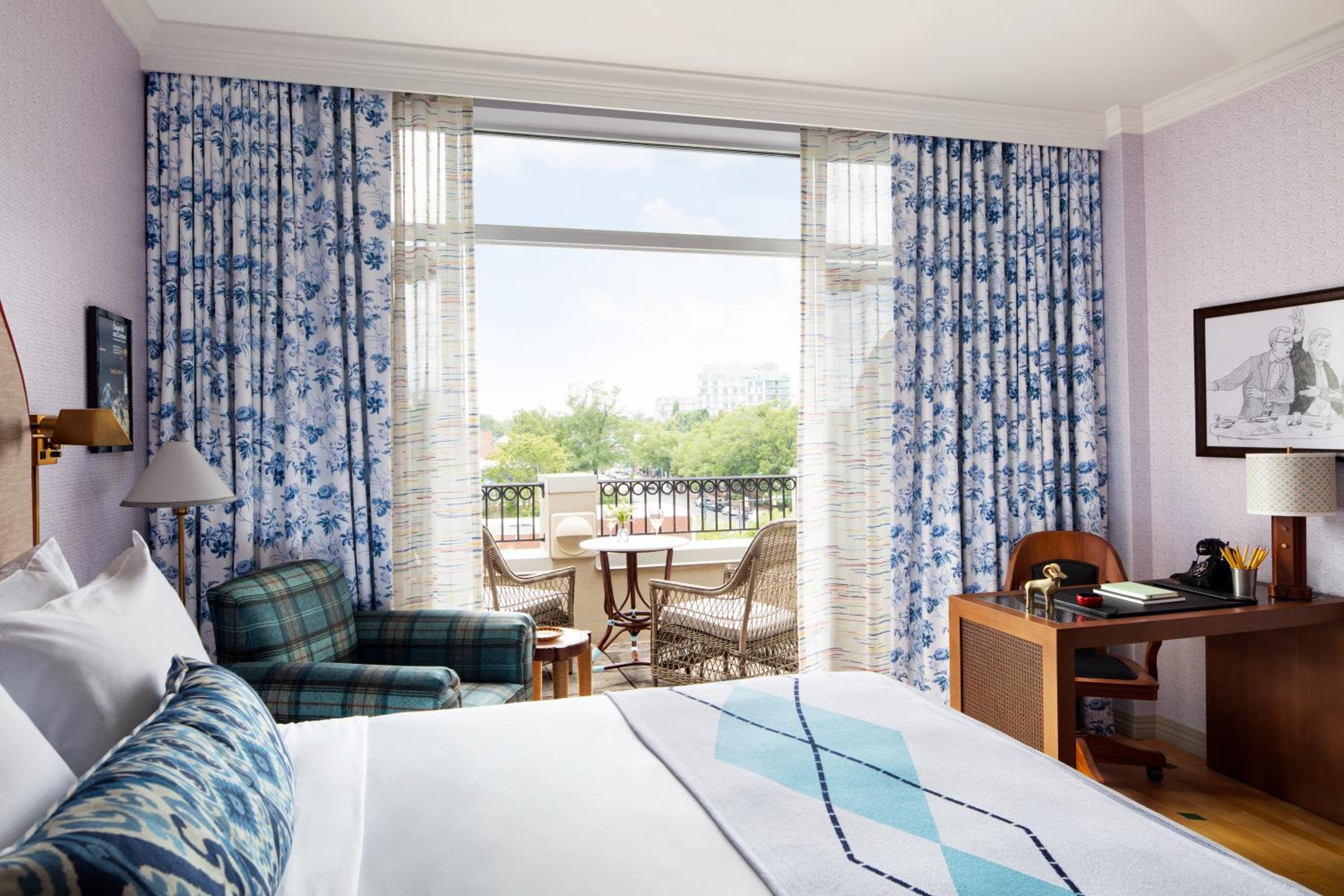 Graduate Queen Room with Two Queen Beds and Balcony - Photo 2