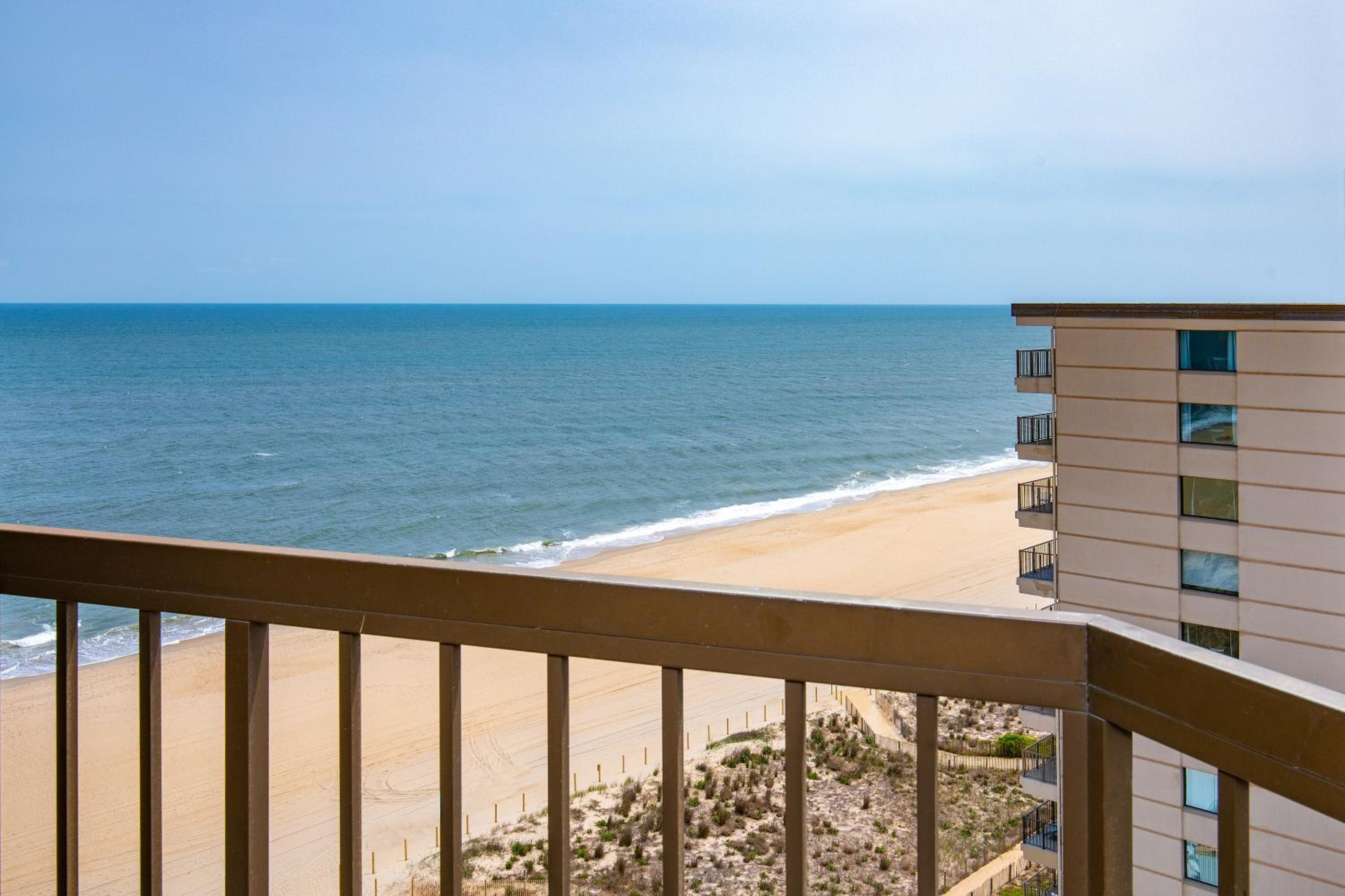 Queen Room with Two Queen Beds and Ocean View - Oceanside - Photo 1